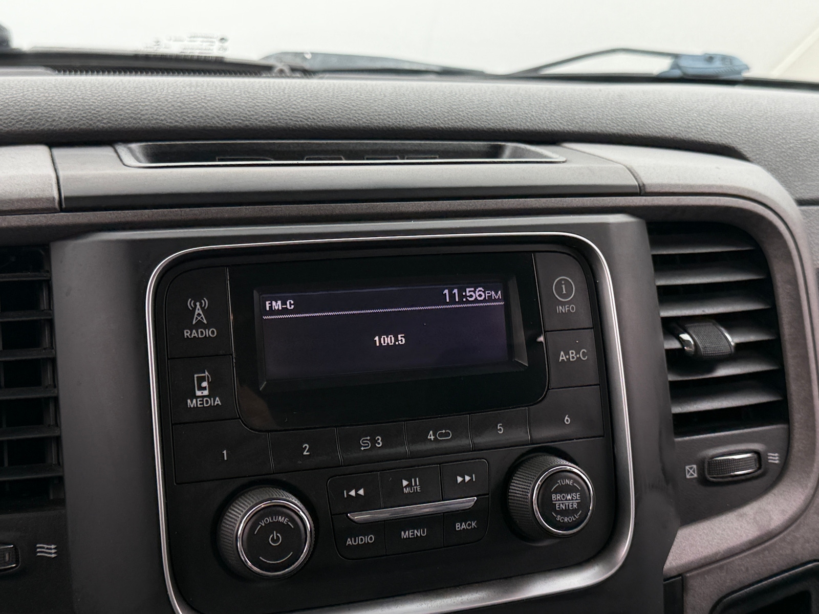 Thumbnail: 2019 RAM 1500 Classic - 4