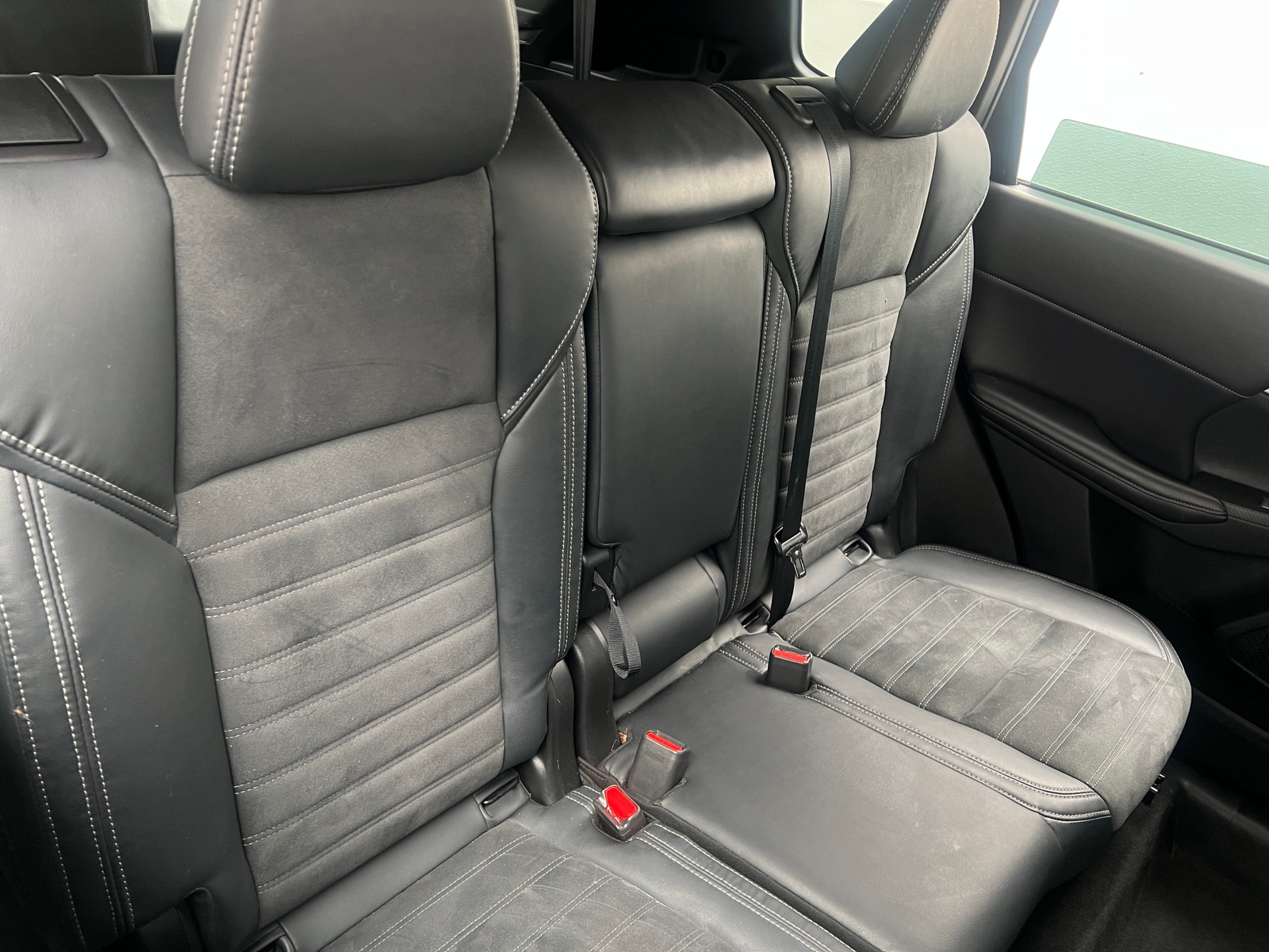 Thumbnail: 2023 Mitsubishi Outlander - 5