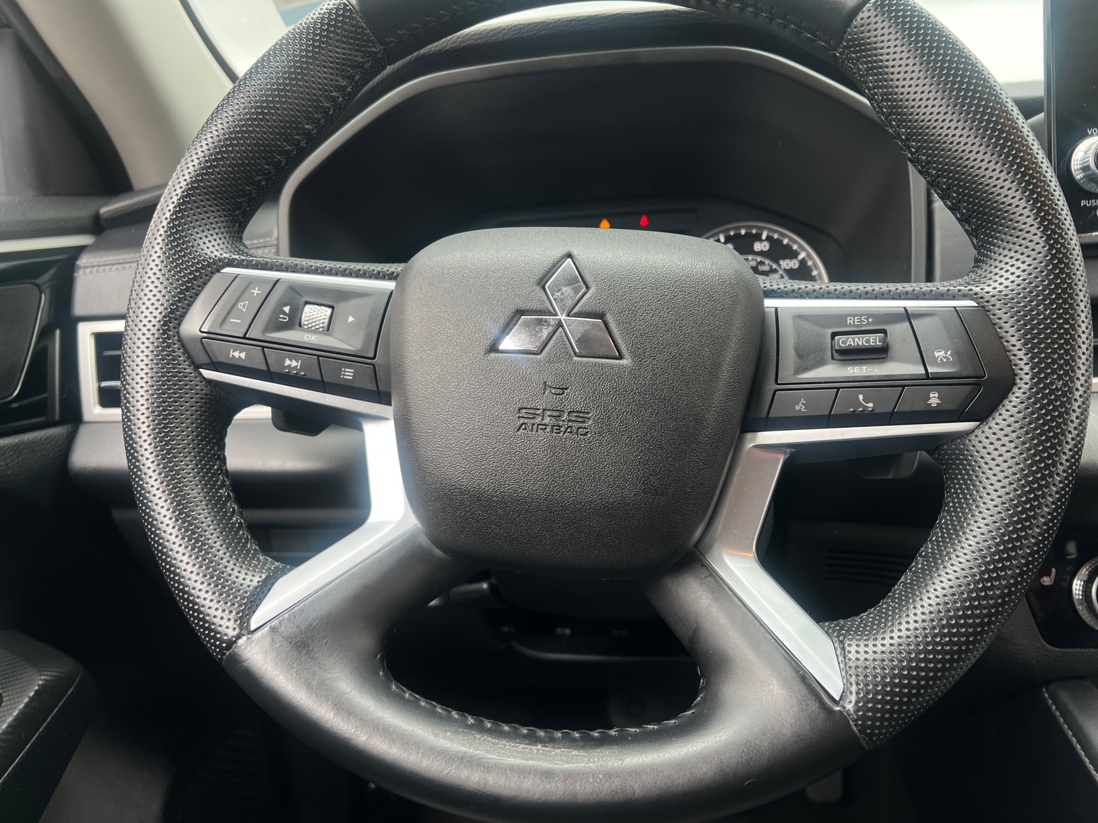 Thumbnail: 2023 Mitsubishi Outlander - 4