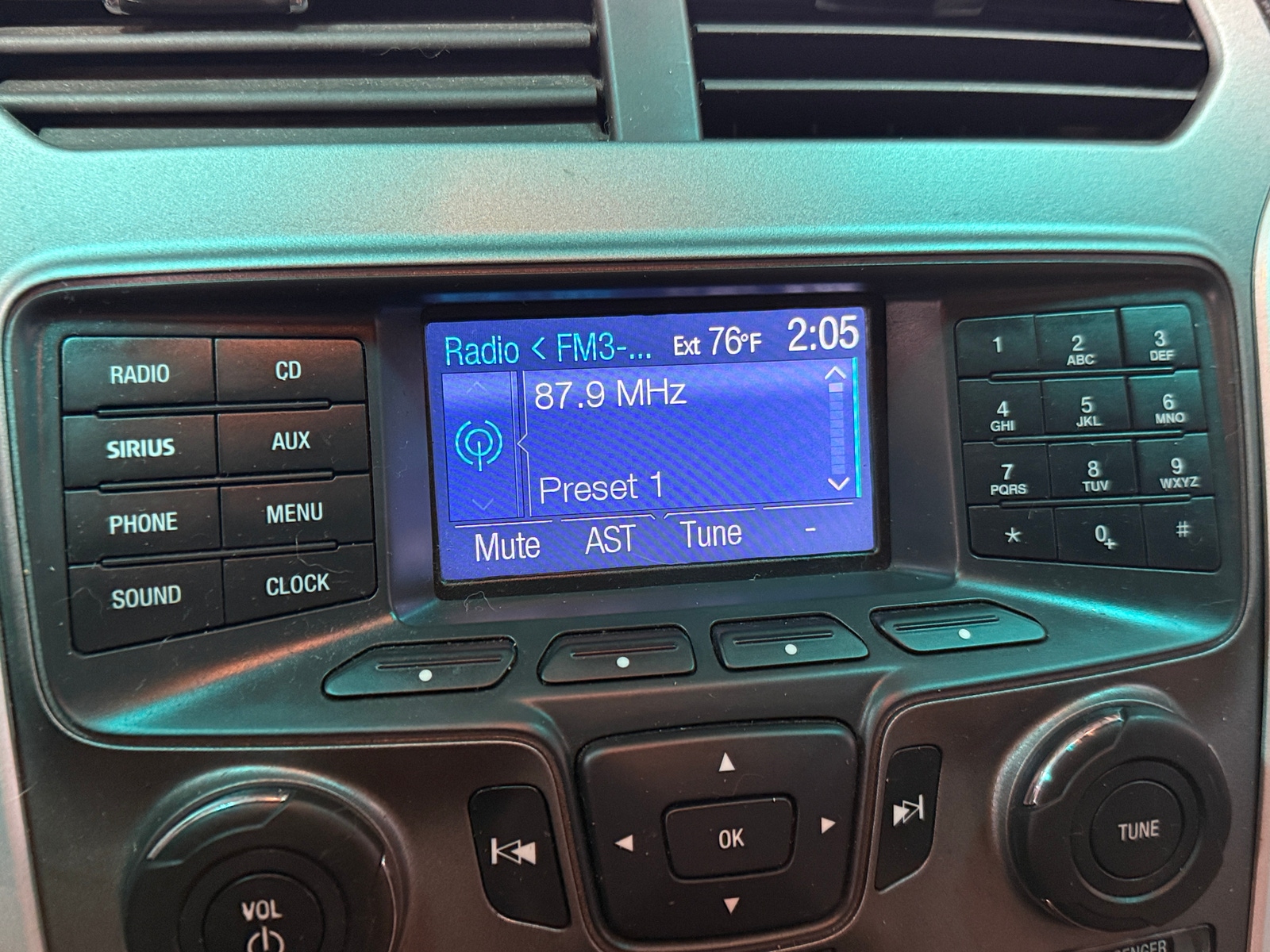 Thumbnail: 2014 Ford Explorer - 4