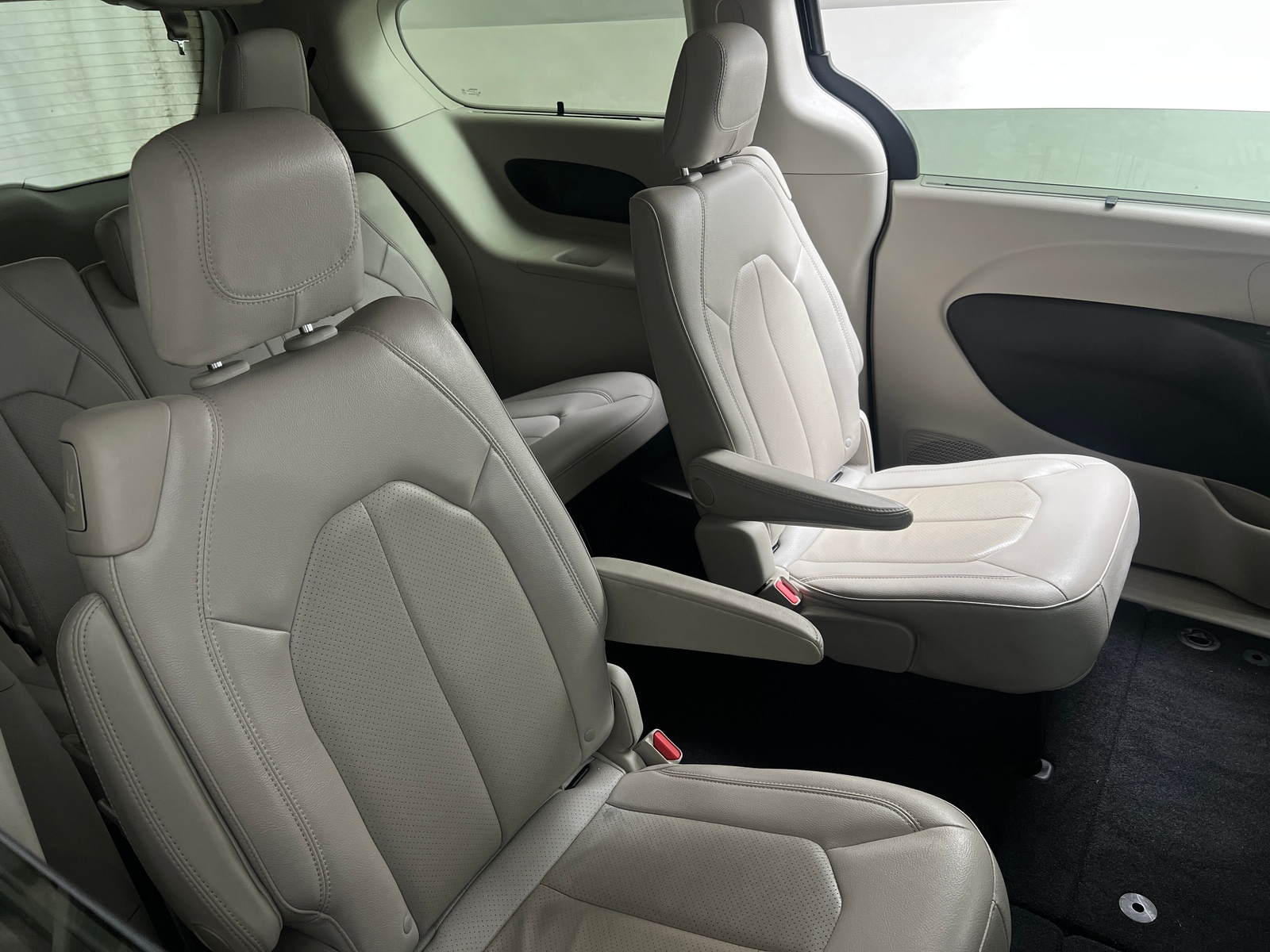 Thumbnail: 2020 Chrysler Pacifica - 5