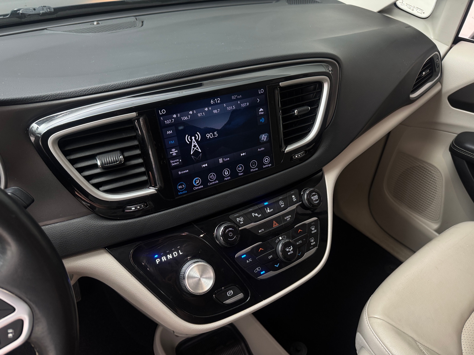 Thumbnail: 2020 Chrysler Pacifica - 3