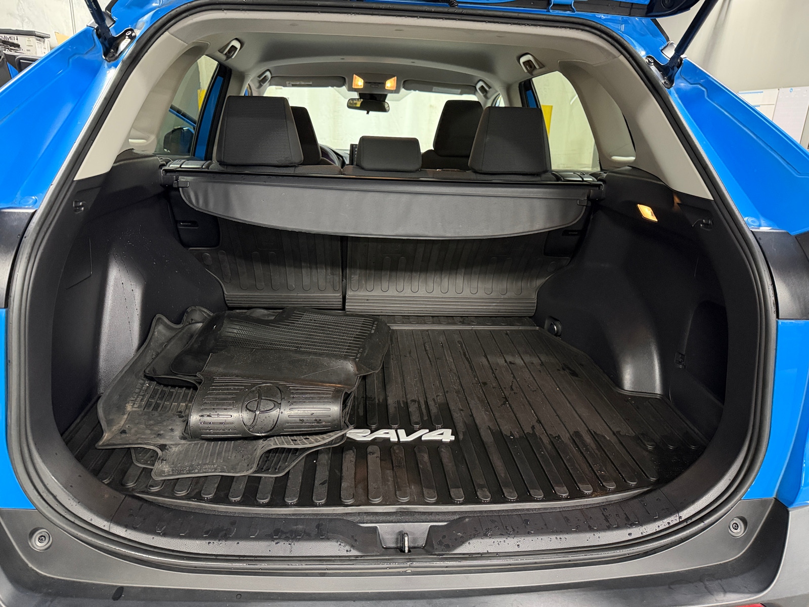 Thumbnail: 2019 Toyota RAV4 - 7