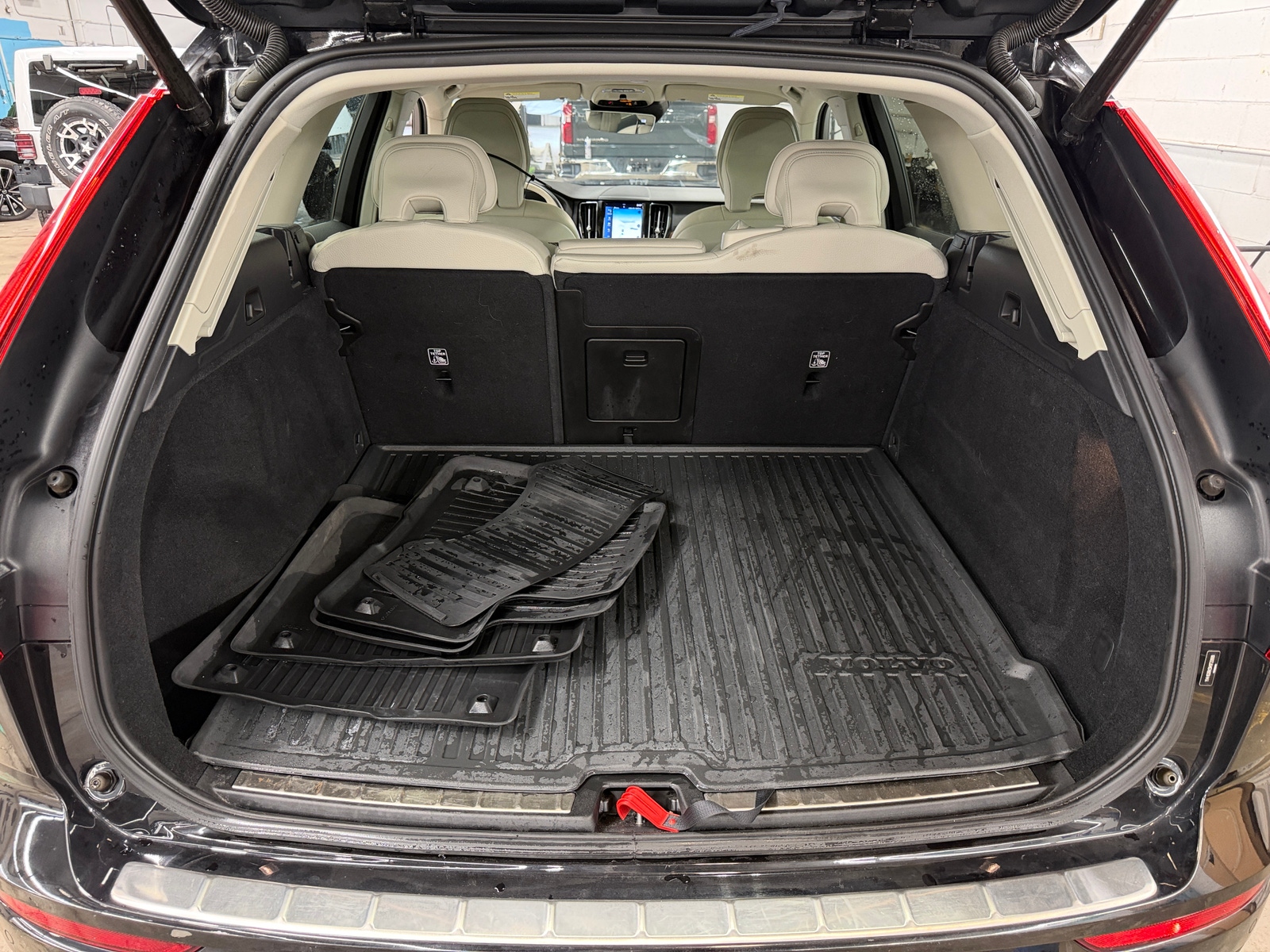 Thumbnail: 2021 Volvo XC60 - 6