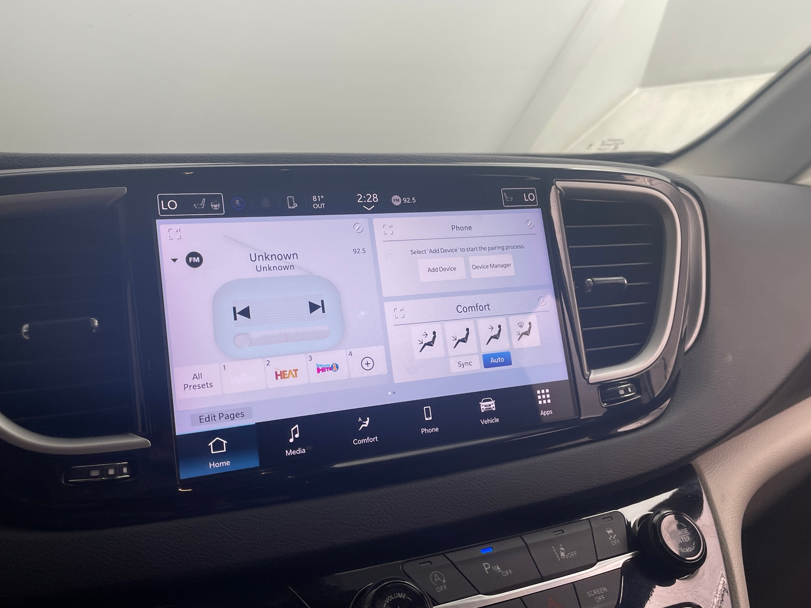 Thumbnail: 2024 Chrysler Pacifica - 3