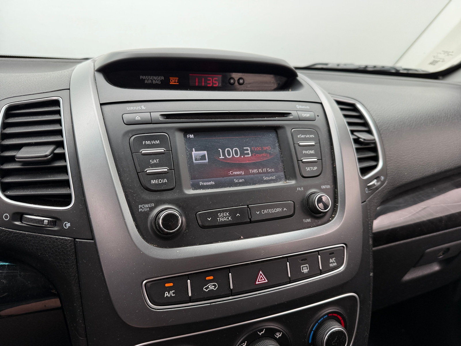 Thumbnail: 2015 Kia Sorento - 4