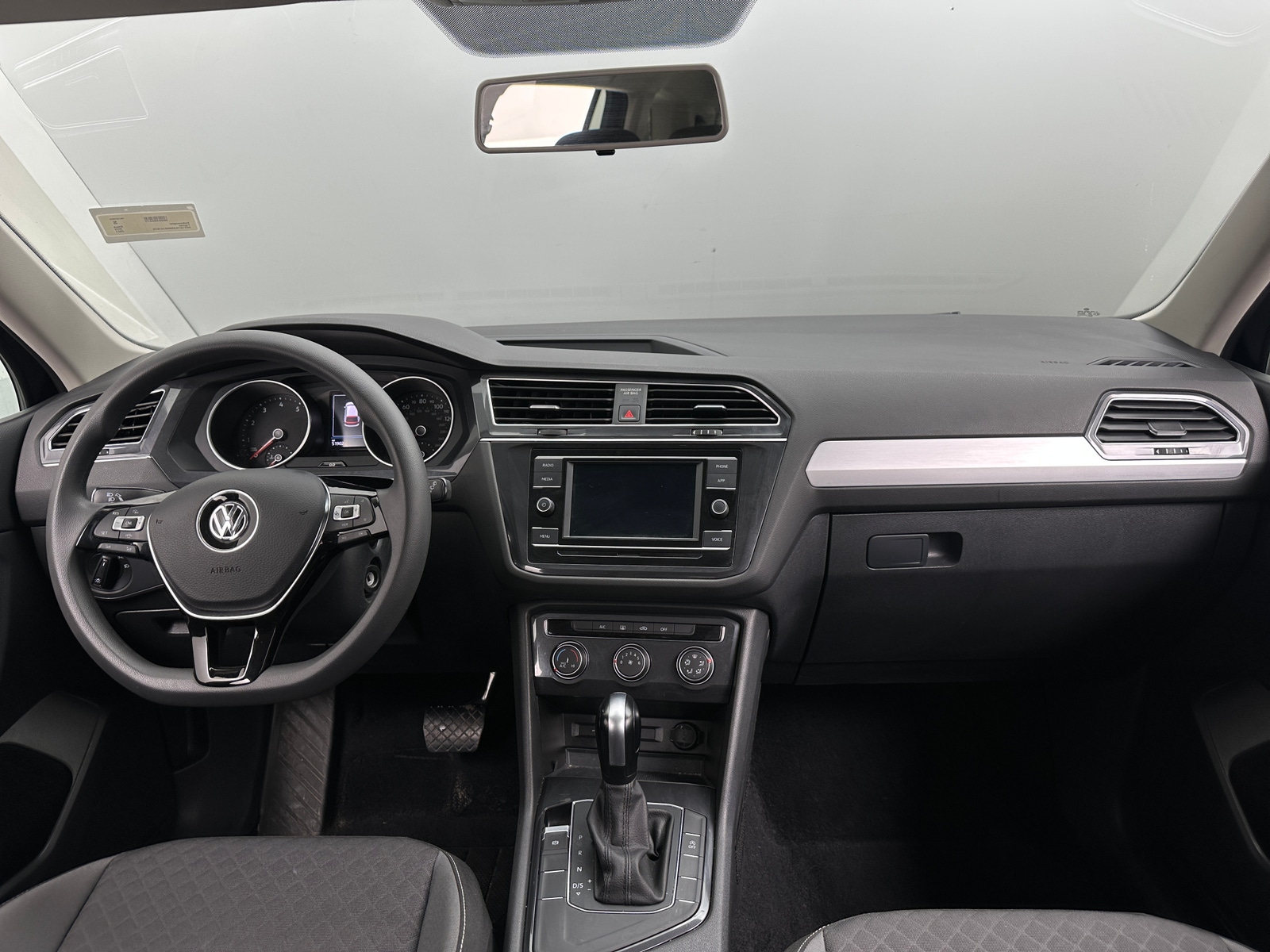 Thumbnail: 2021 Volkswagen Tiguan - 3