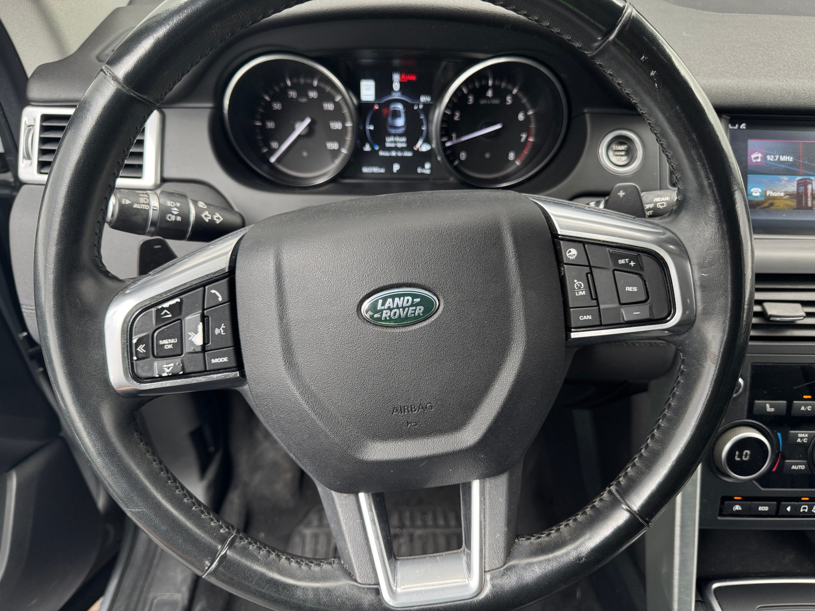 Thumbnail: 2017 Land Rover Discovery Sport - 4