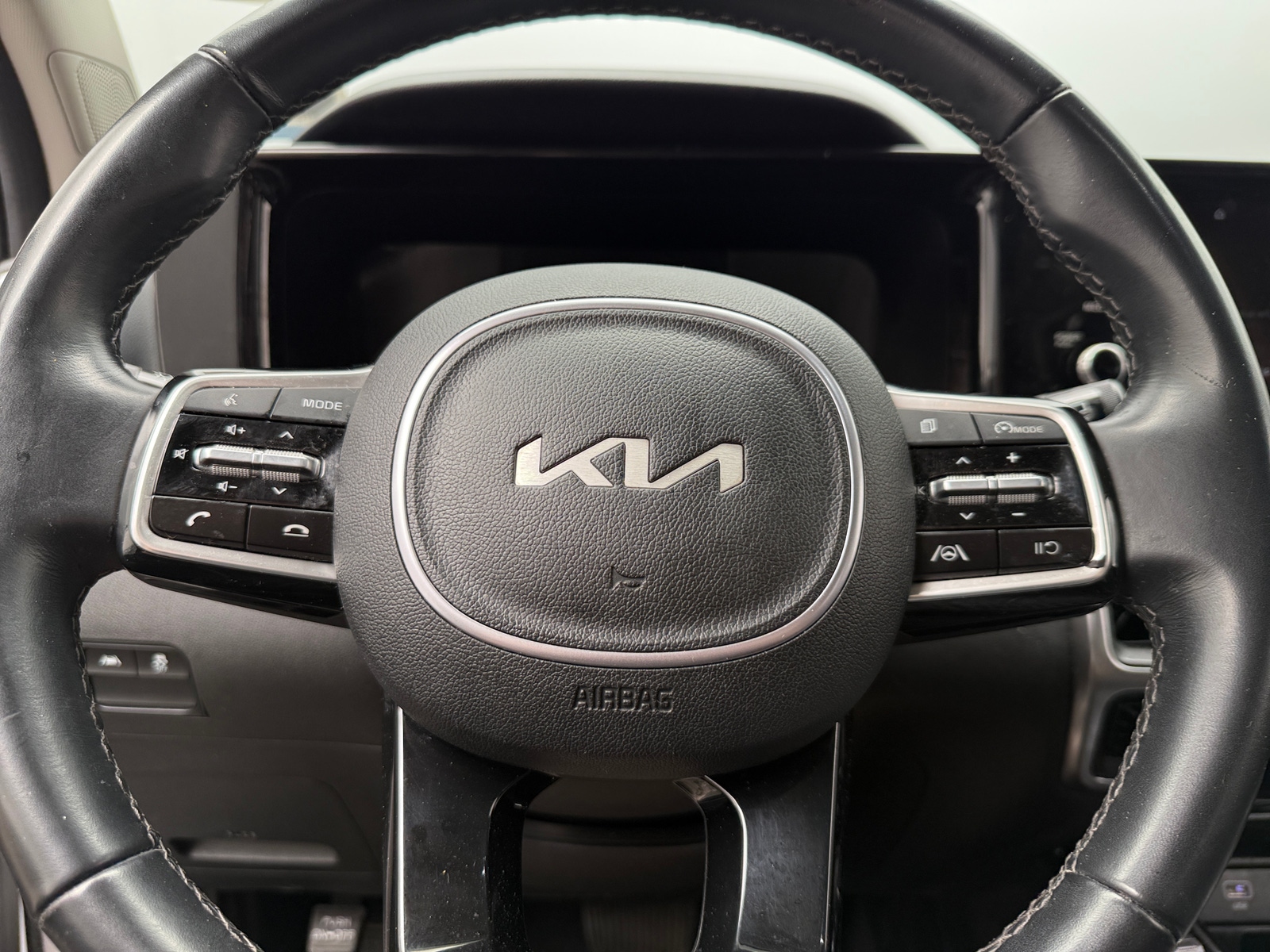 Thumbnail: 2023 Kia Sorento - 4