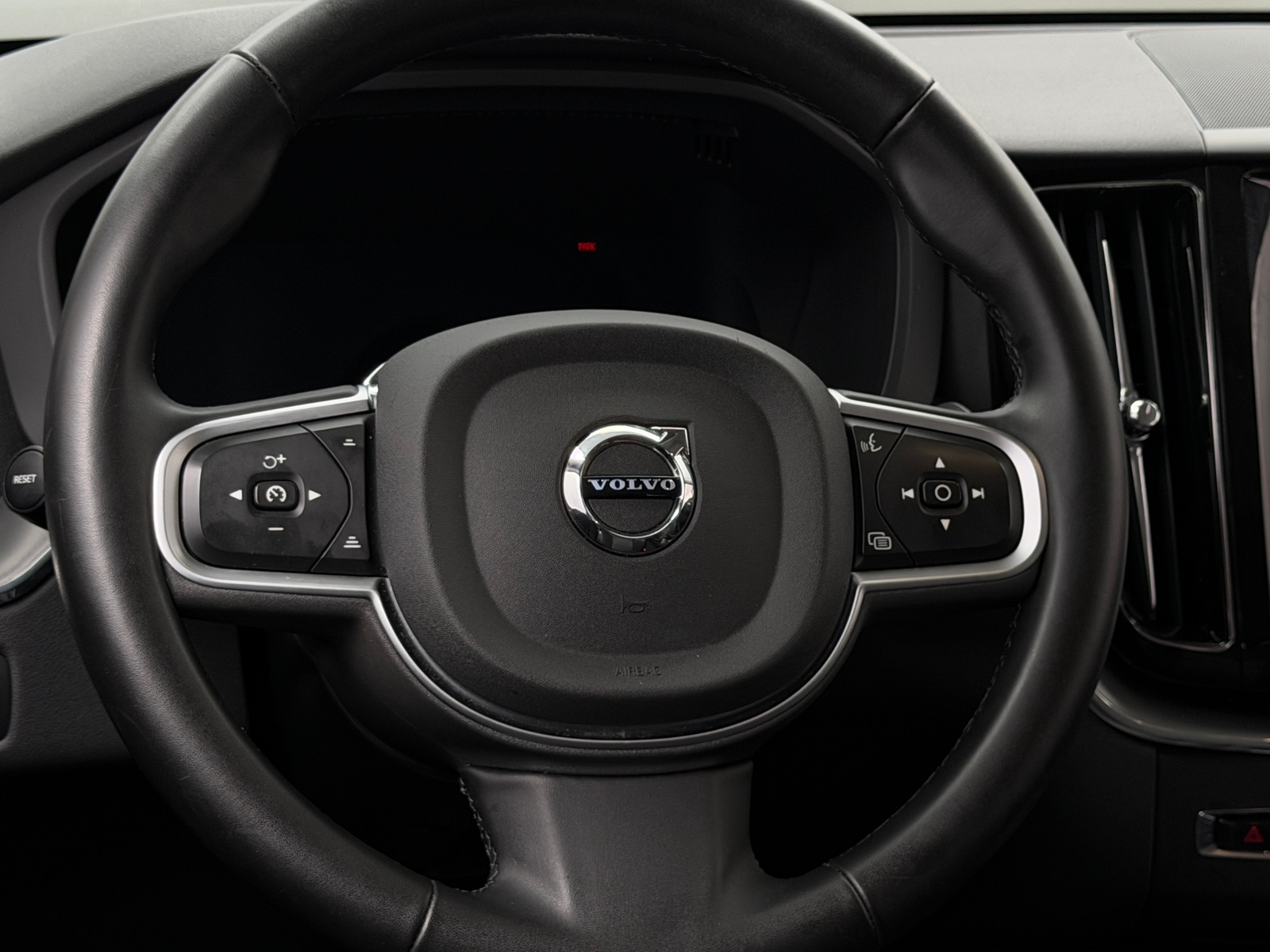 Thumbnail: 2025 Volvo XC60 - 4