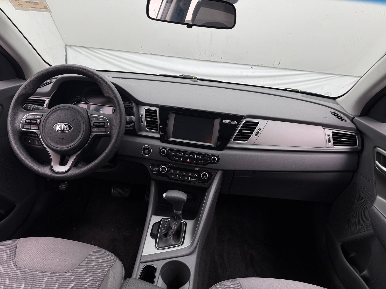 Thumbnail: 2017 Kia Niro - 3