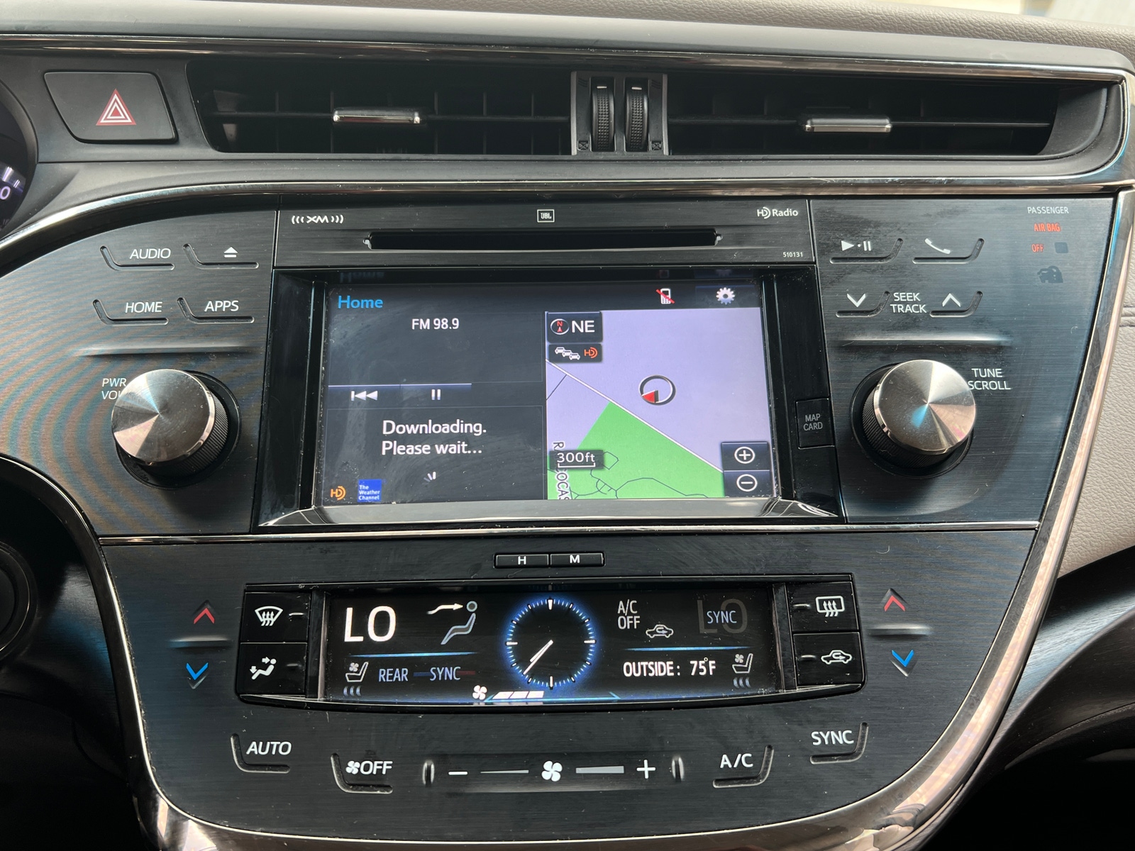 Thumbnail: 2016 Toyota Avalon - 3