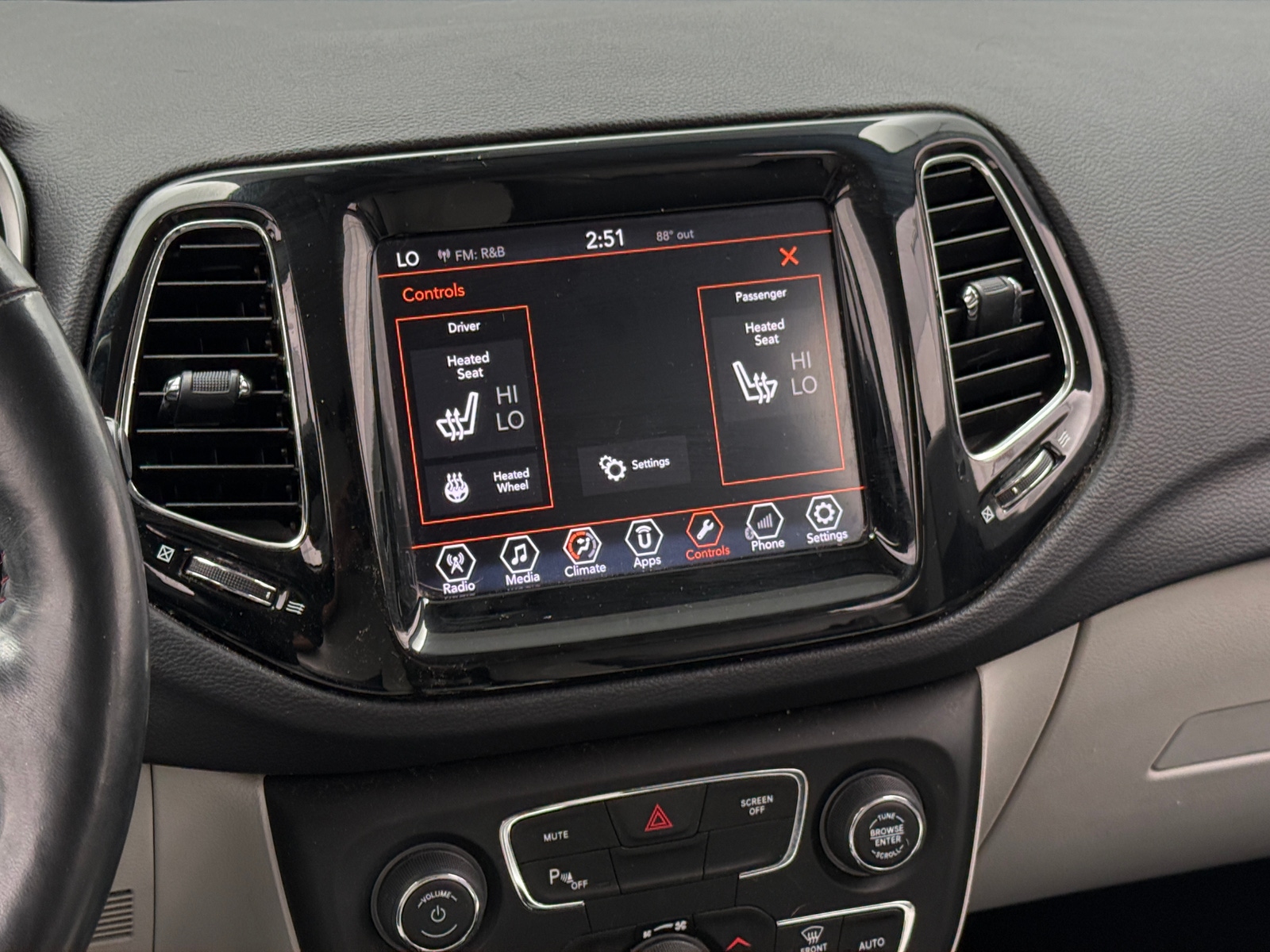 Thumbnail: 2018 Jeep Compass - 3