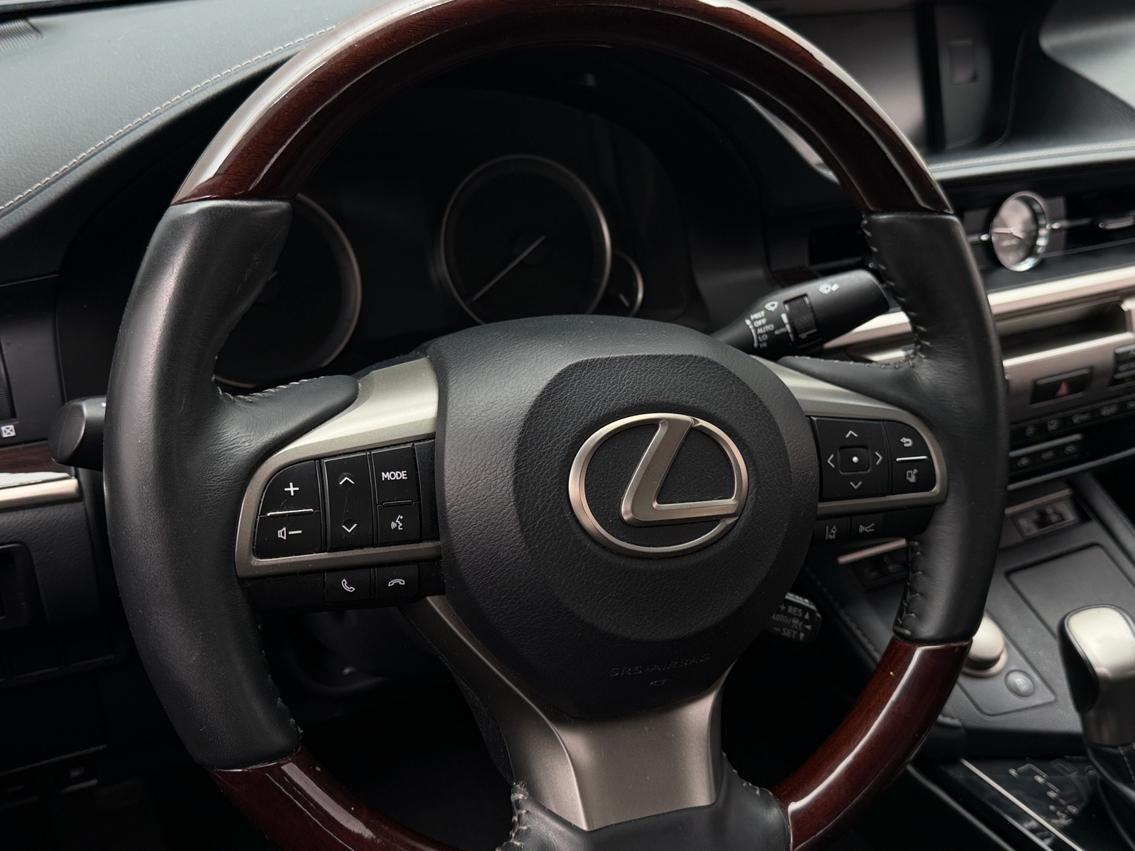 Thumbnail: 2018 Lexus ES - 4