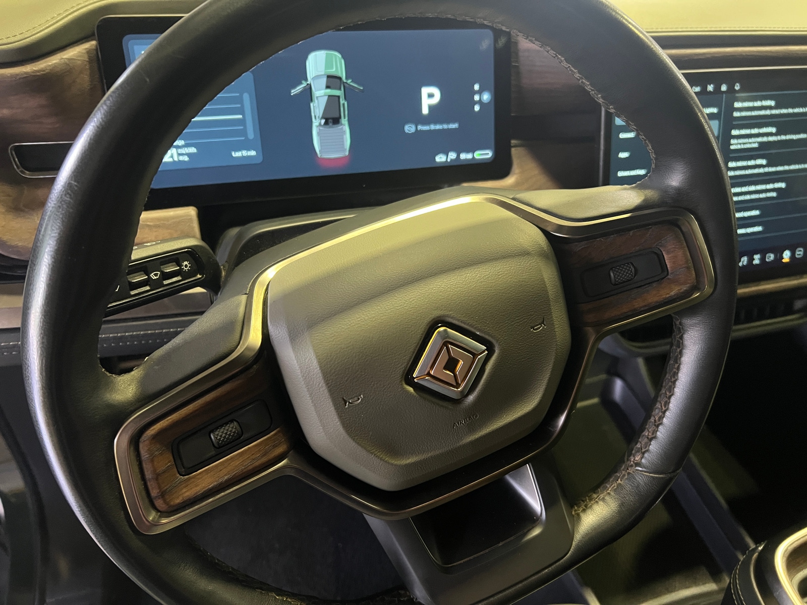 Thumbnail: 2022 Rivian R1T - 4