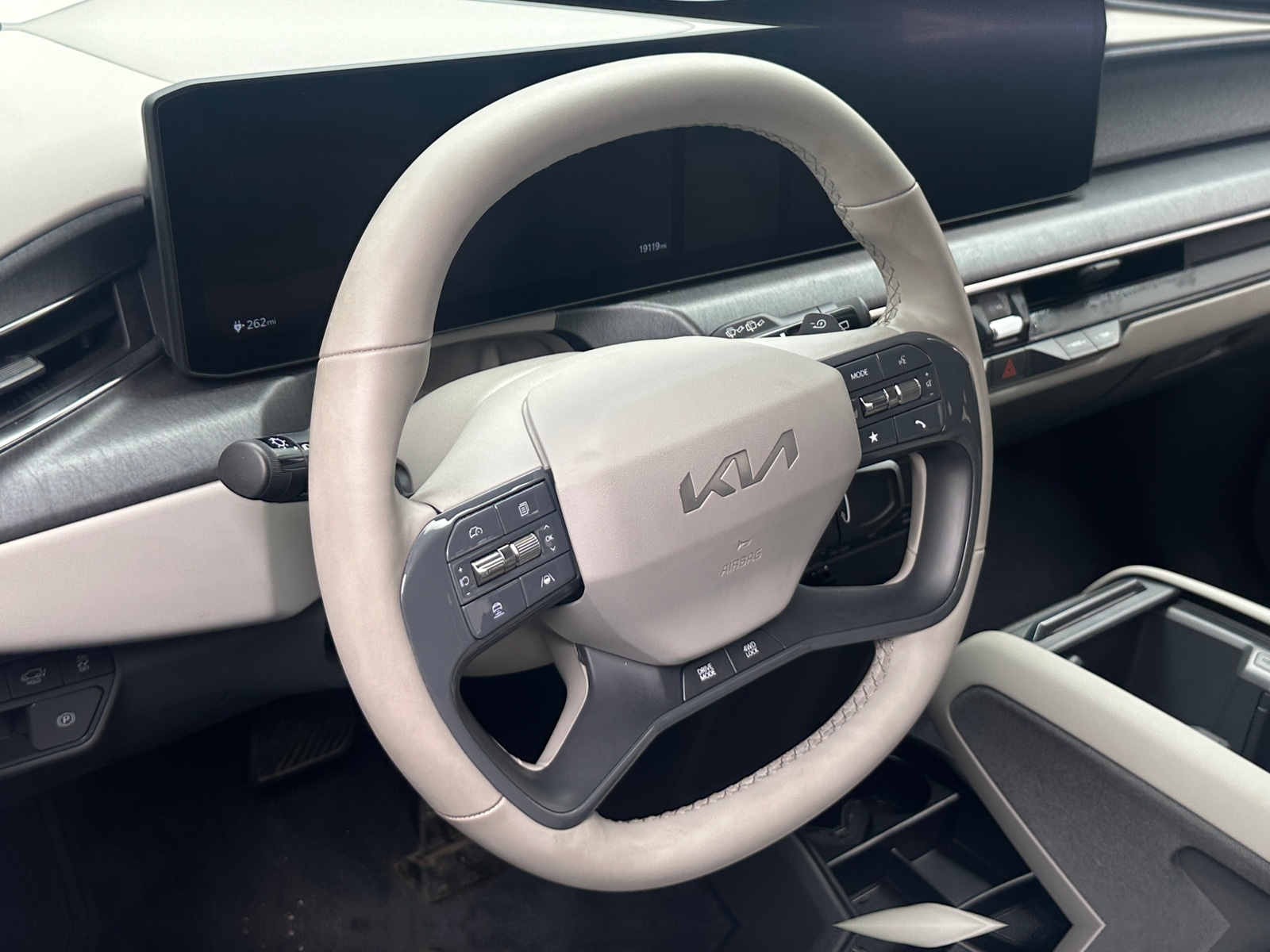 Thumbnail: 2024 Kia EV9 - 4