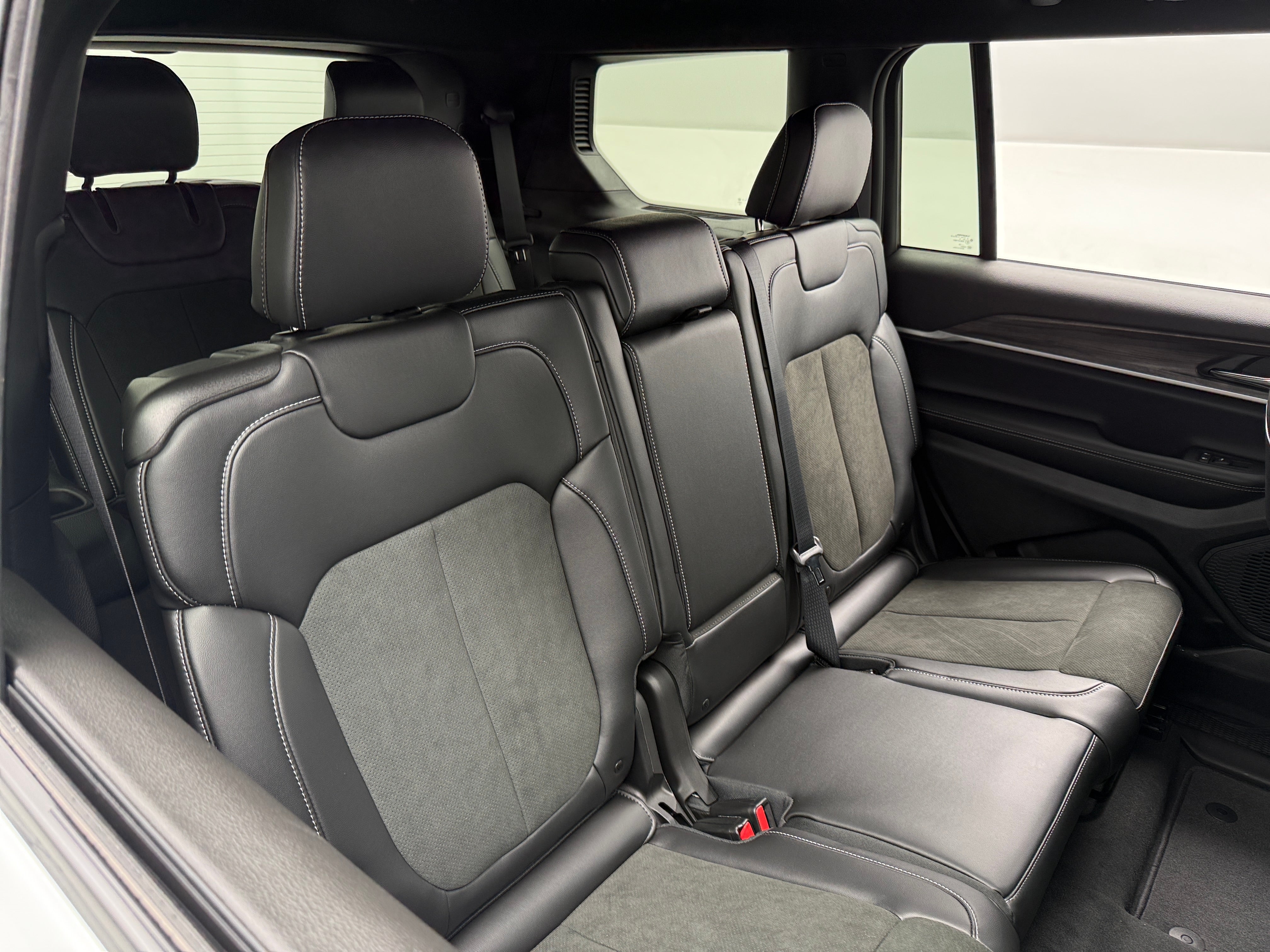 2027 Jeep Grand Cherokee L
