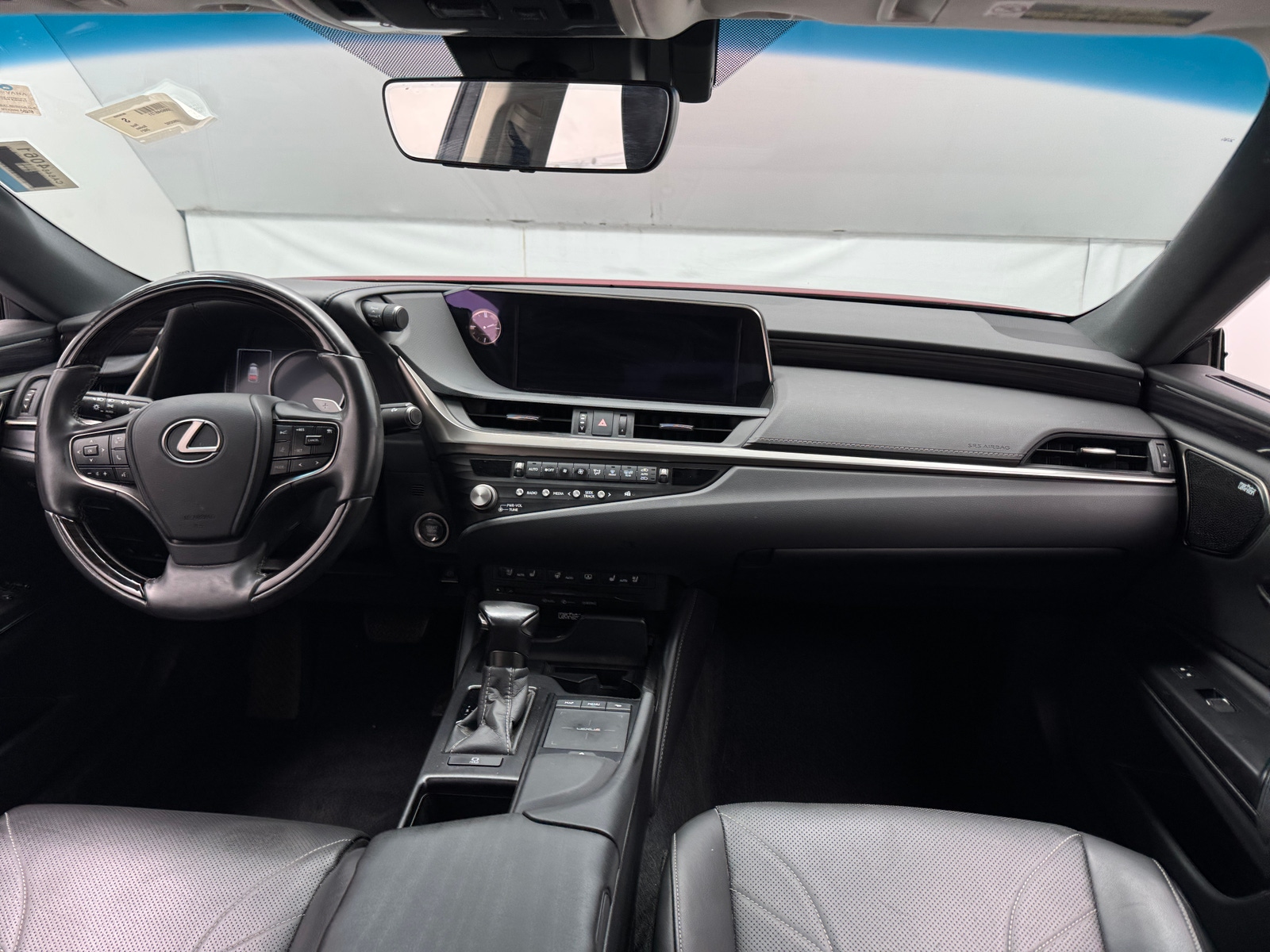 Thumbnail: 2021 Lexus ES - 2