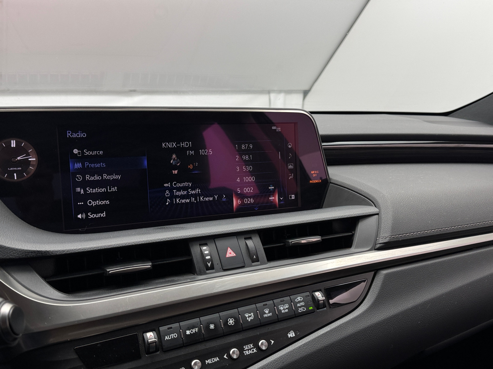Thumbnail: 2021 Lexus ES - 3