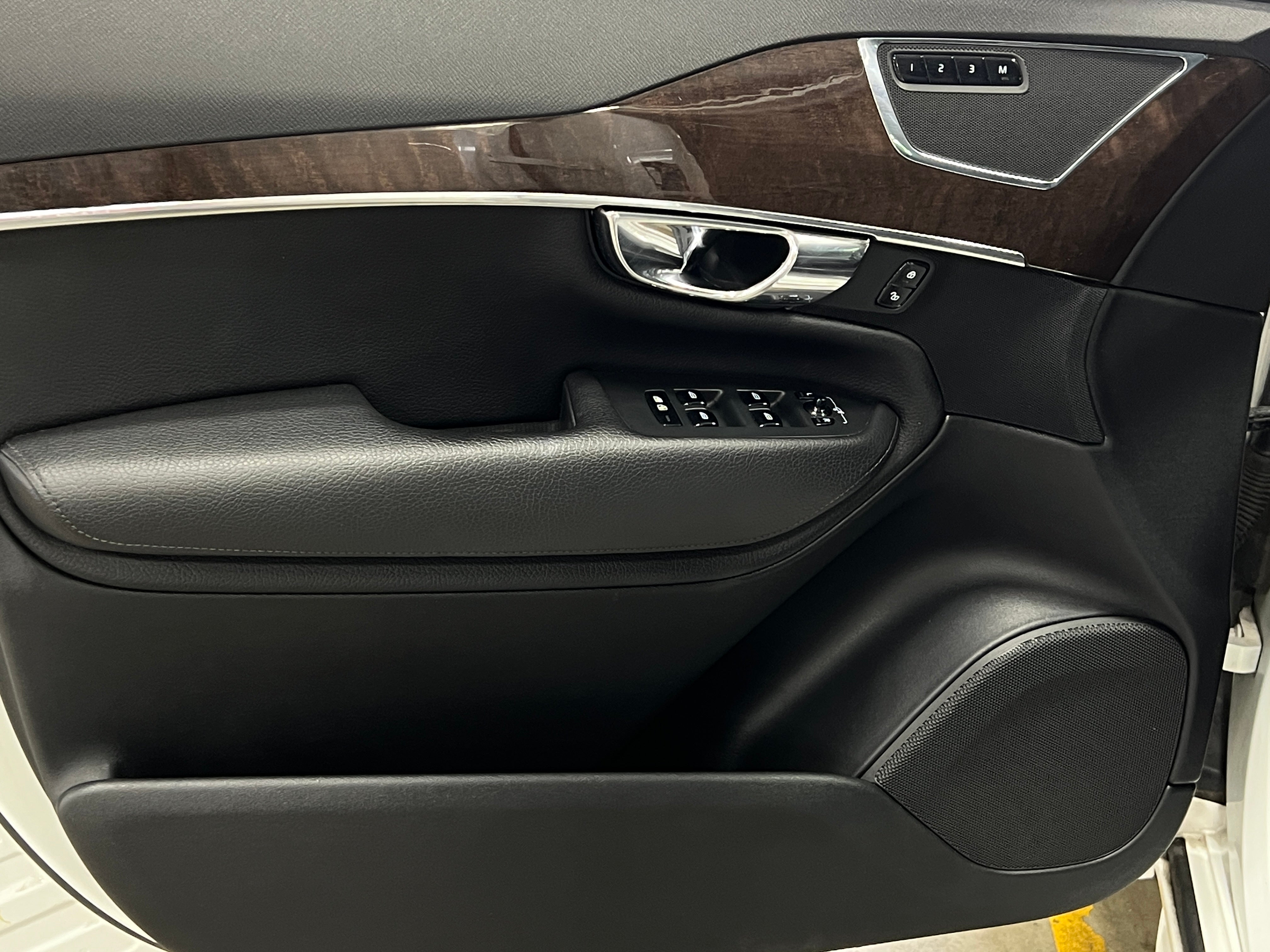 2016 Volvo XC90 Momentum
