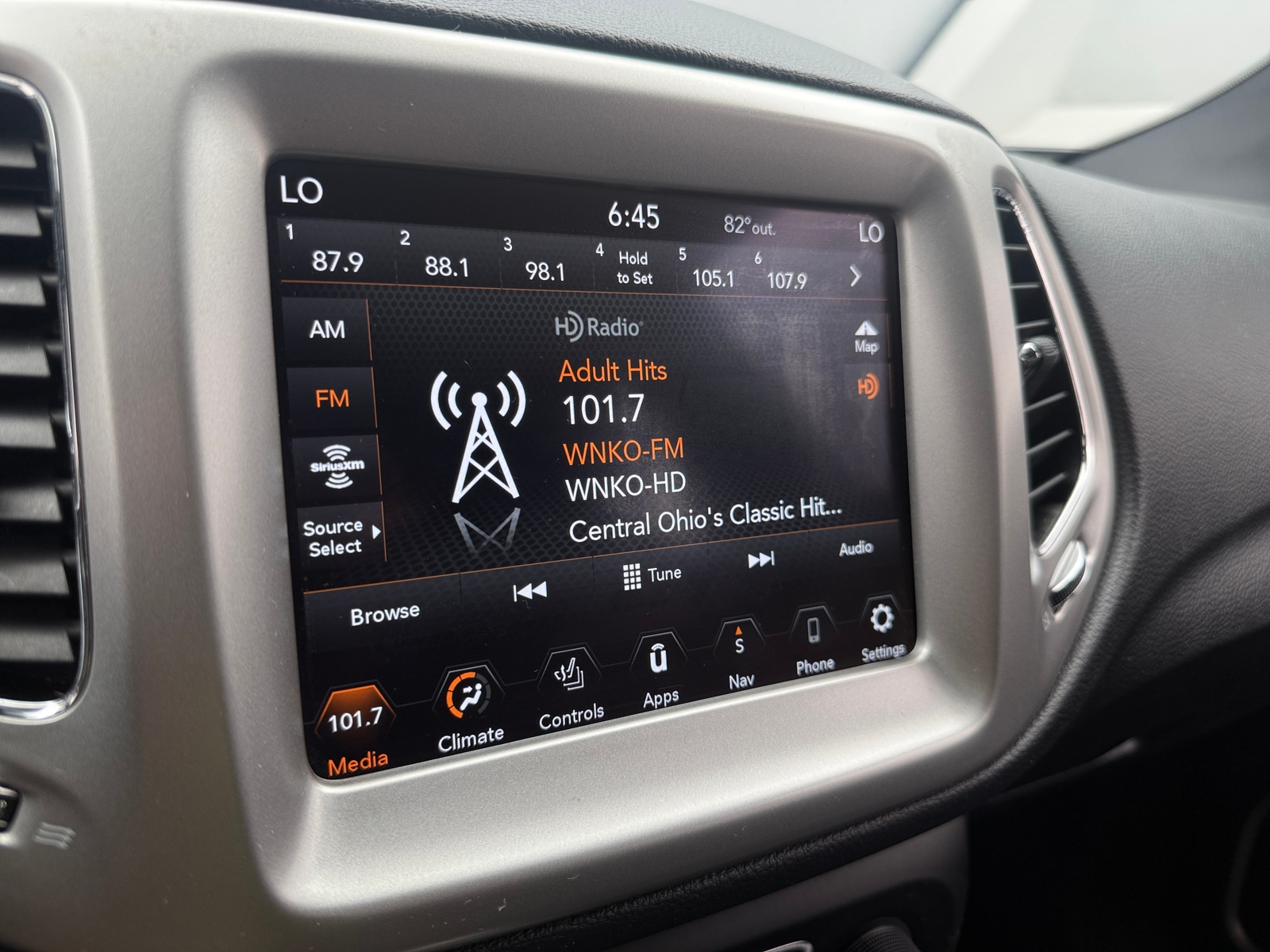 Thumbnail: 2021 Jeep Compass - 3