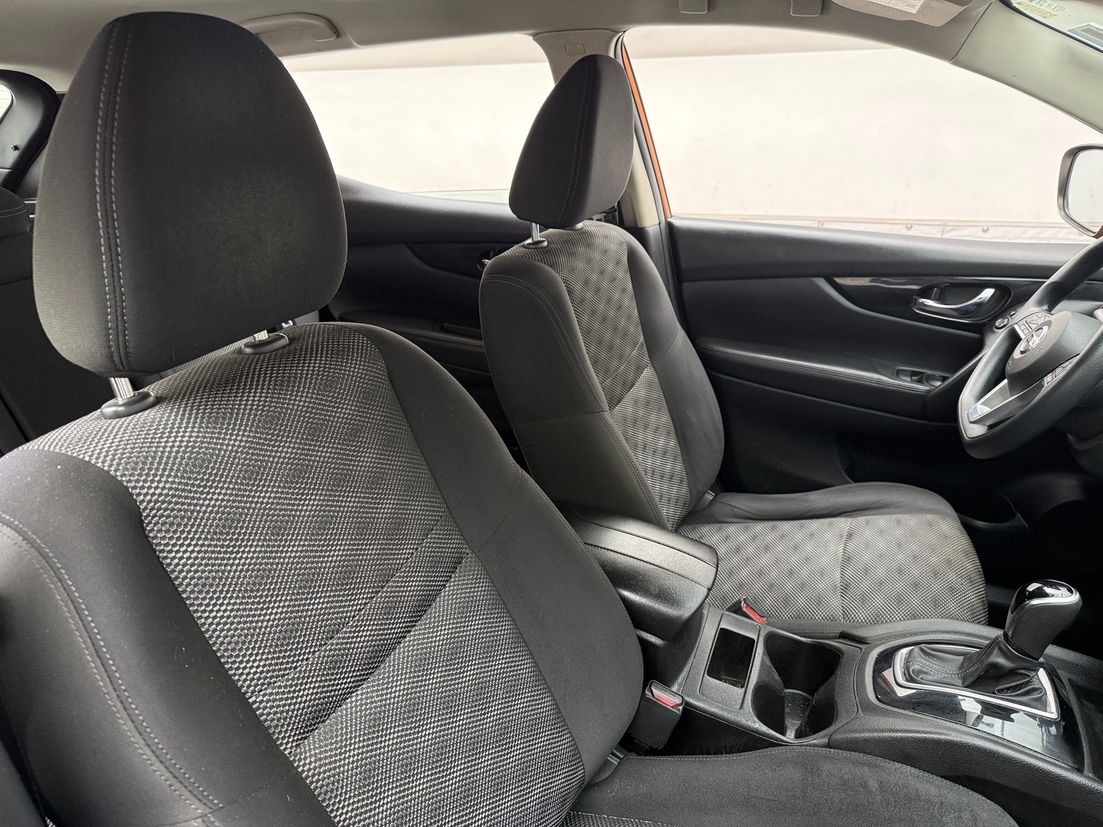 Thumbnail: 2017 Nissan Rogue Sport - 2