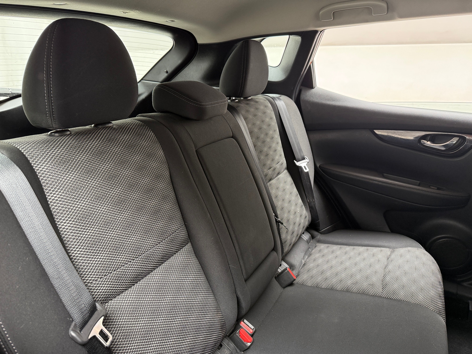 Thumbnail: 2017 Nissan Rogue Sport - 6