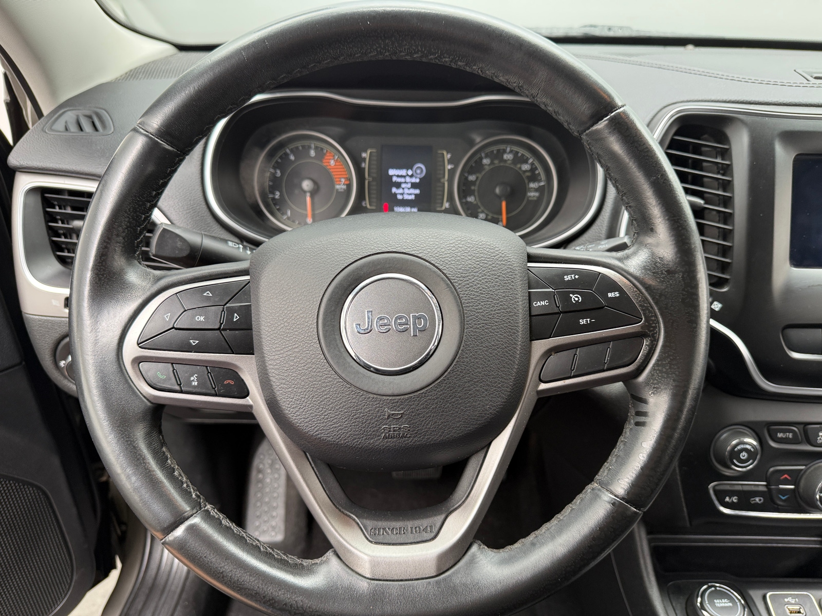 Thumbnail: 2019 Jeep Cherokee - 5