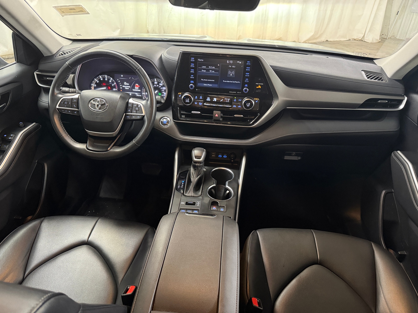 Thumbnail: 2022 Toyota Highlander - 2