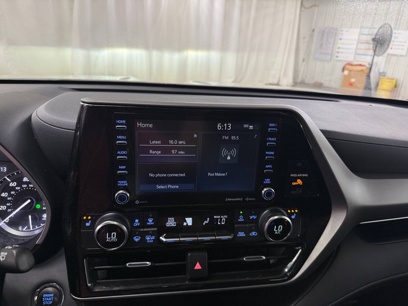 Thumbnail: 2022 Toyota Highlander - 3