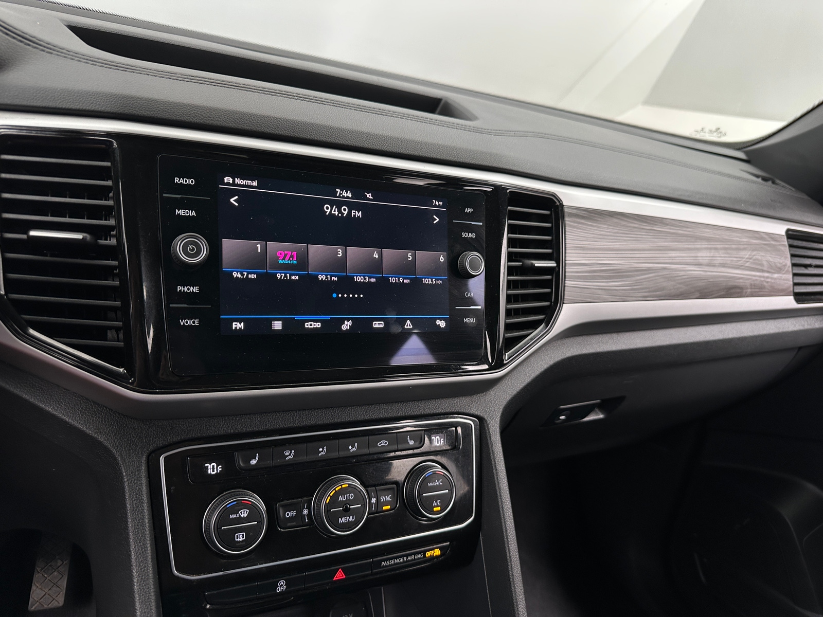 Thumbnail: 2023 Volkswagen Atlas - 4