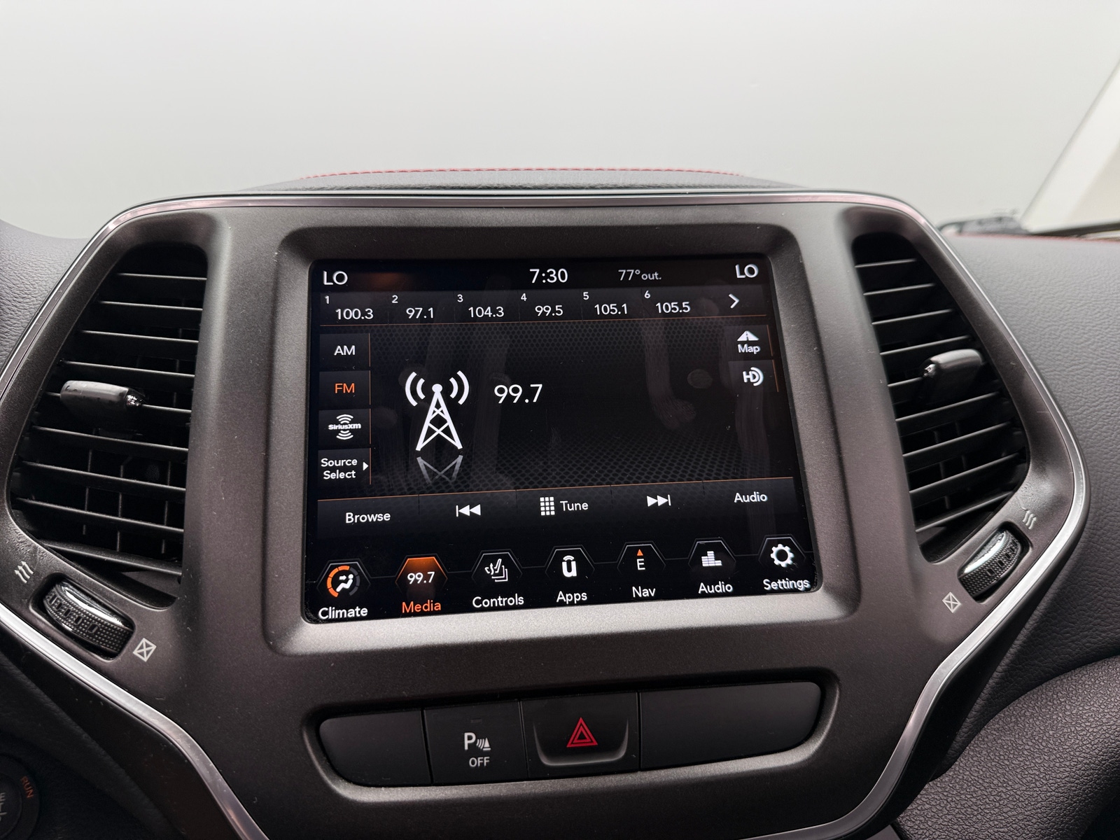 Thumbnail: 2020 Jeep Cherokee - 4