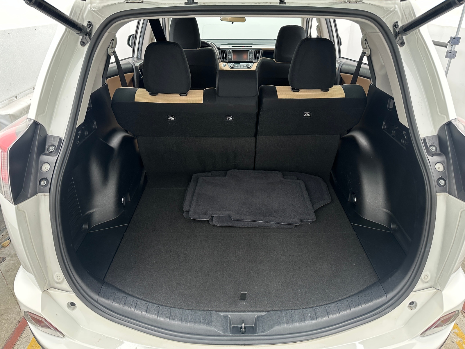 Thumbnail: 2018 Toyota RAV4 - 7