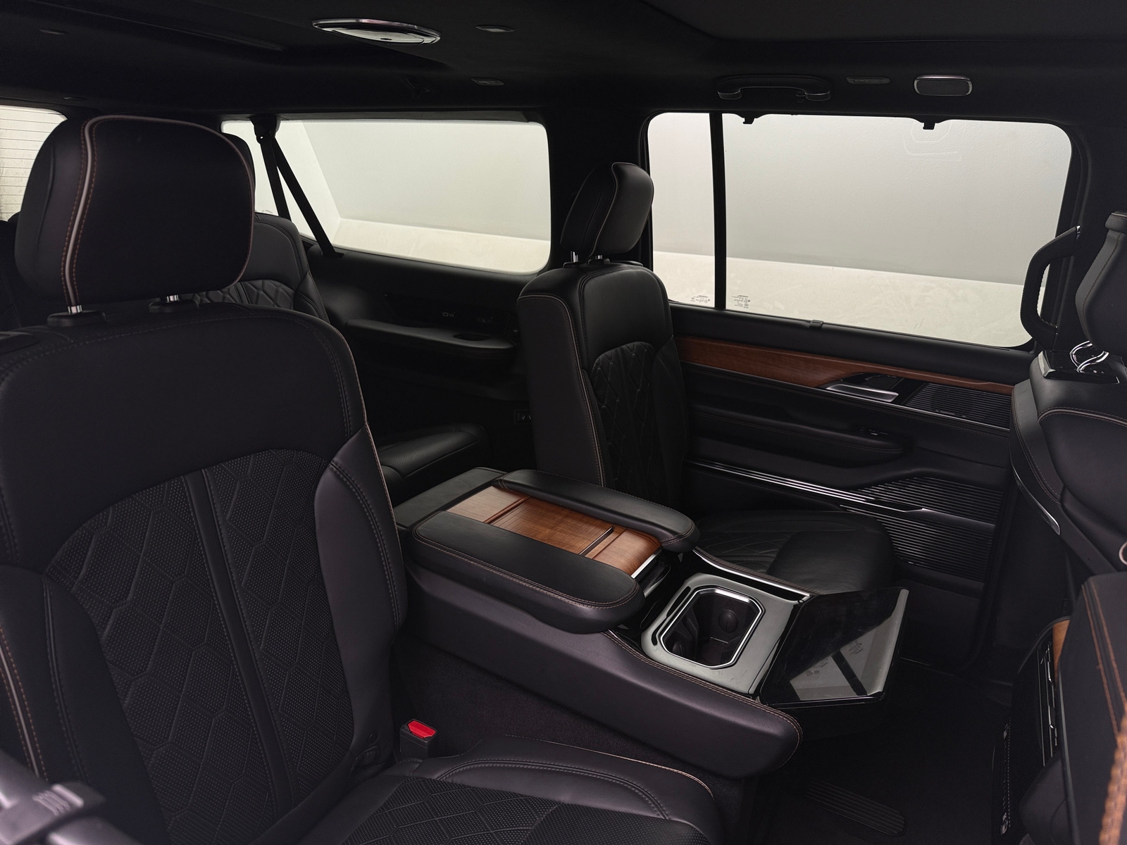 Thumbnail: 2024 Jeep Grand Wagoneer L - 5