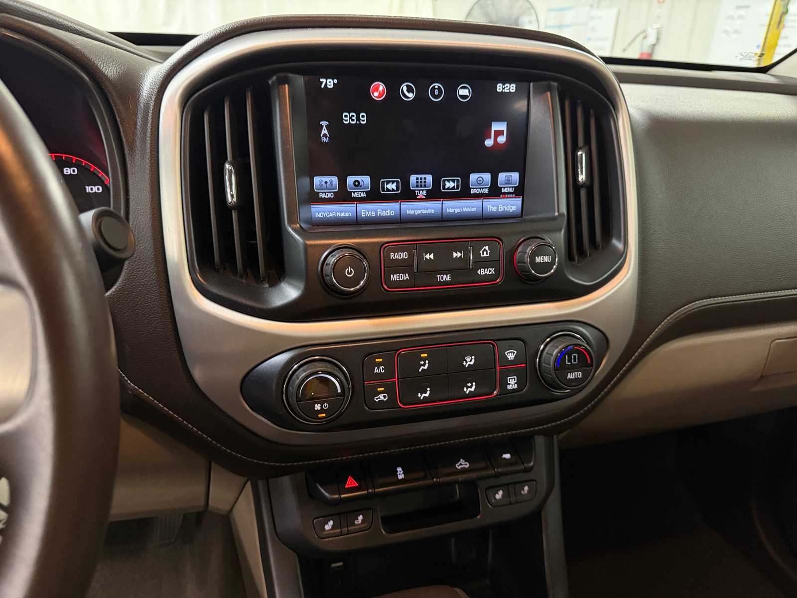 Thumbnail: 2016 GMC Canyon - 3