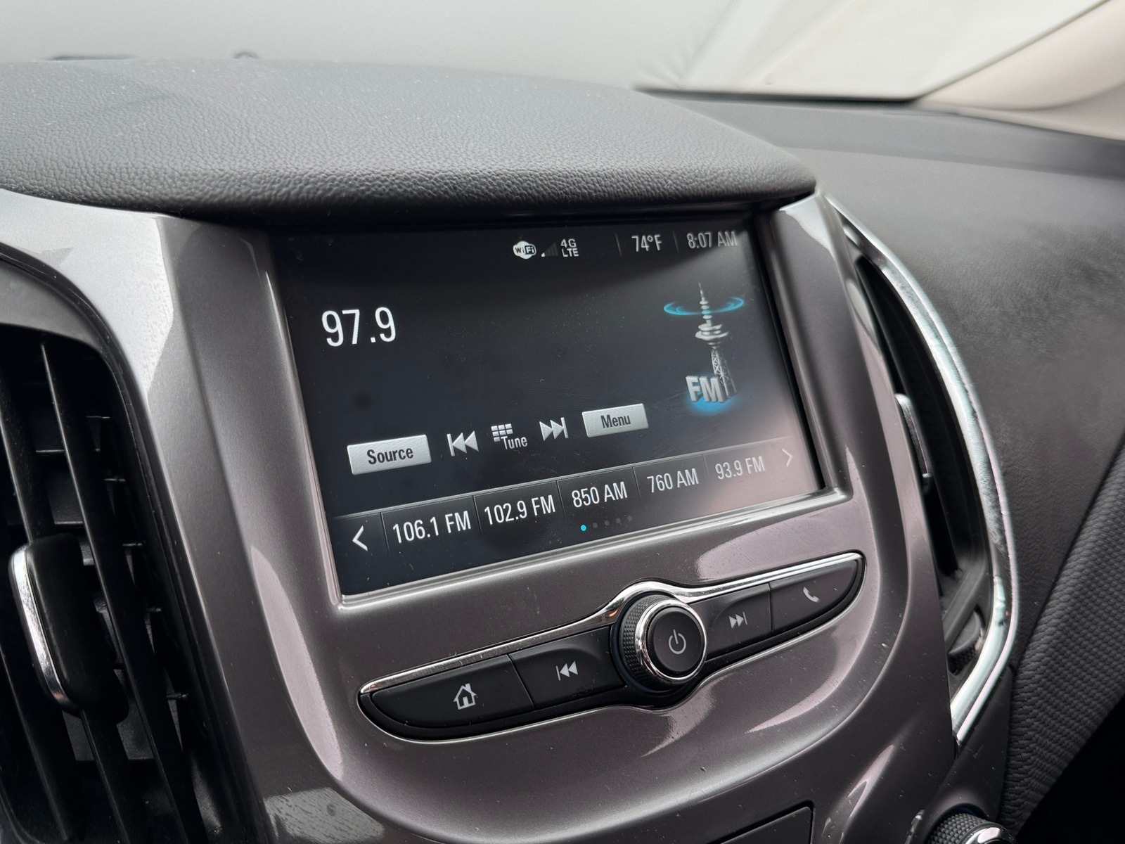 Thumbnail: 2018 Chevrolet Cruze - 4