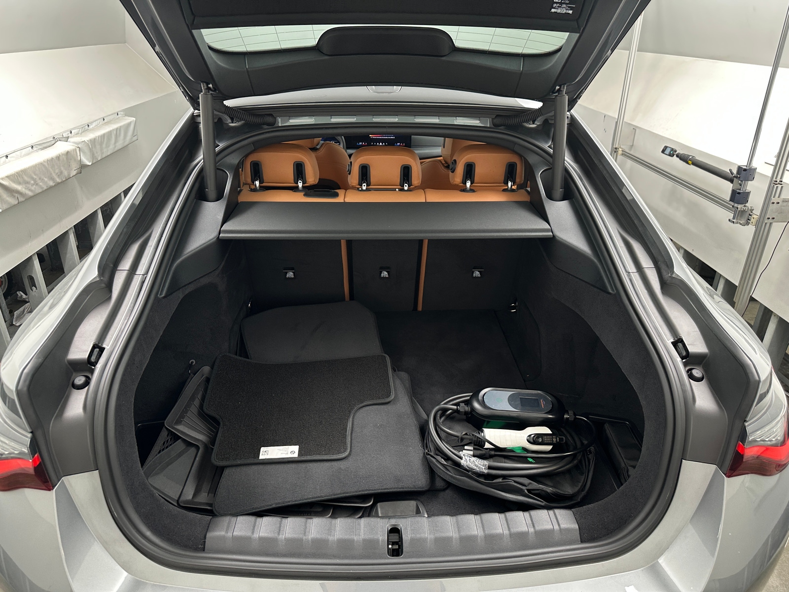Thumbnail: 2025 BMW i4 - 6