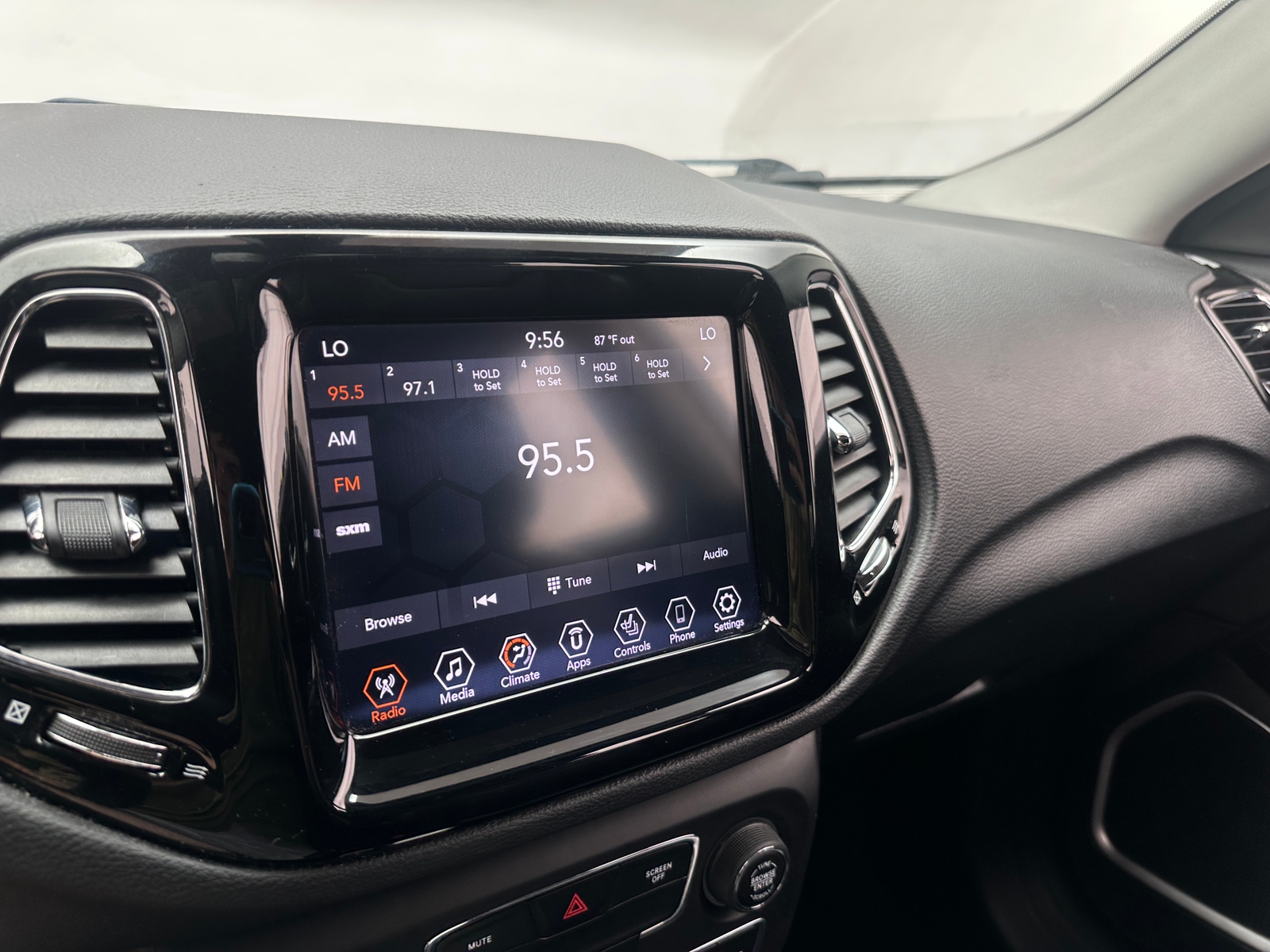 Thumbnail: 2019 Jeep Compass - 3