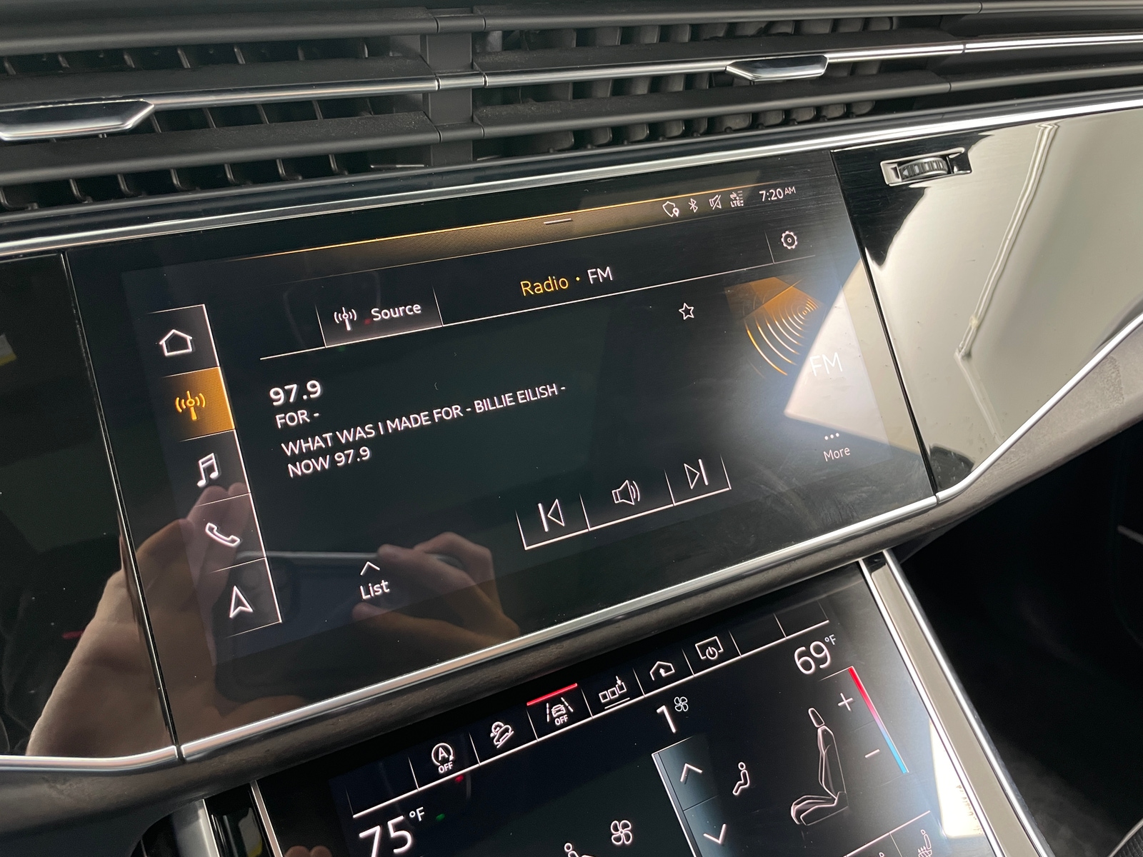 Thumbnail: 2019 Audi Q8 - 3