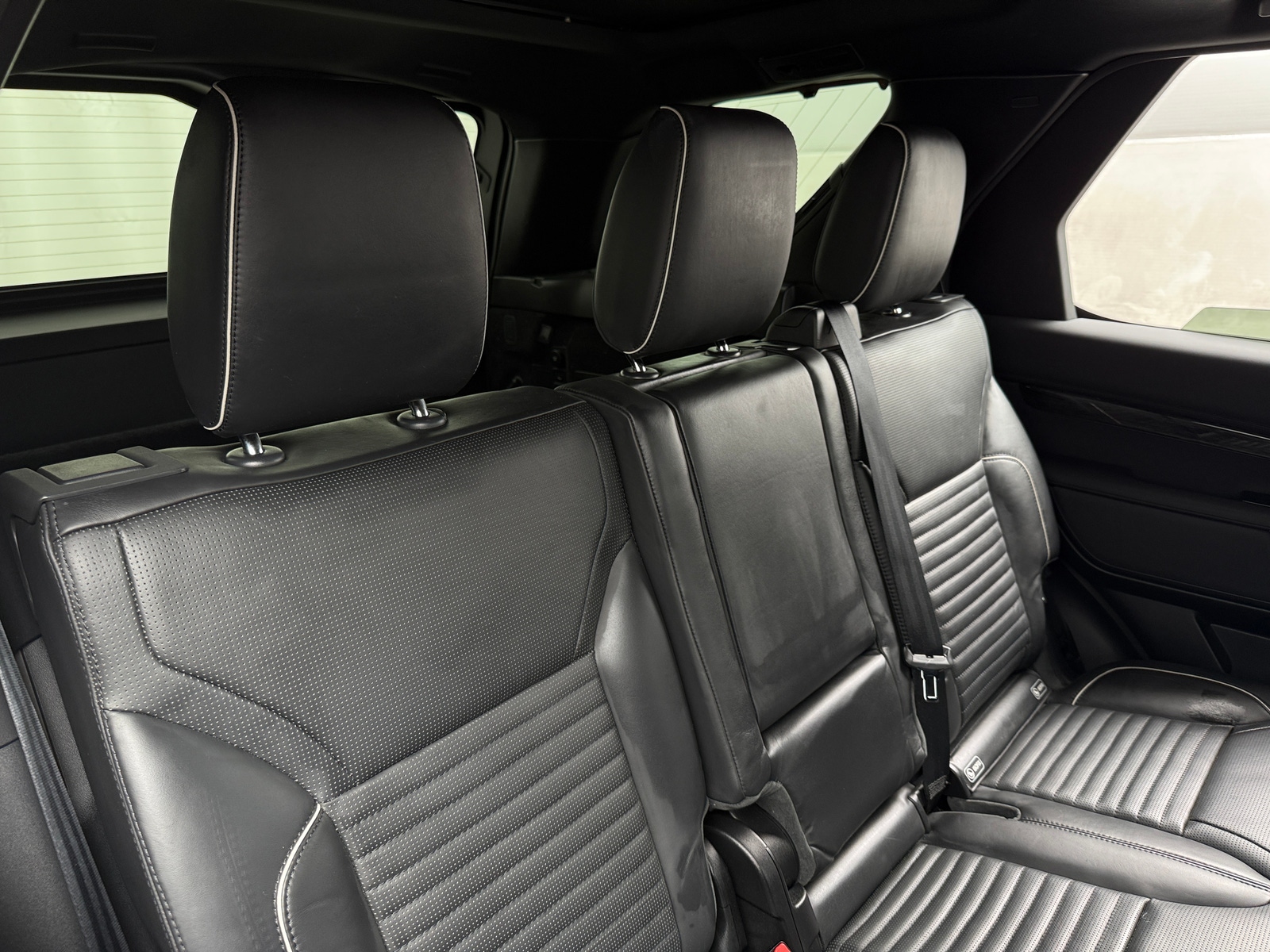 Thumbnail: 2019 Land Rover Discovery - 5