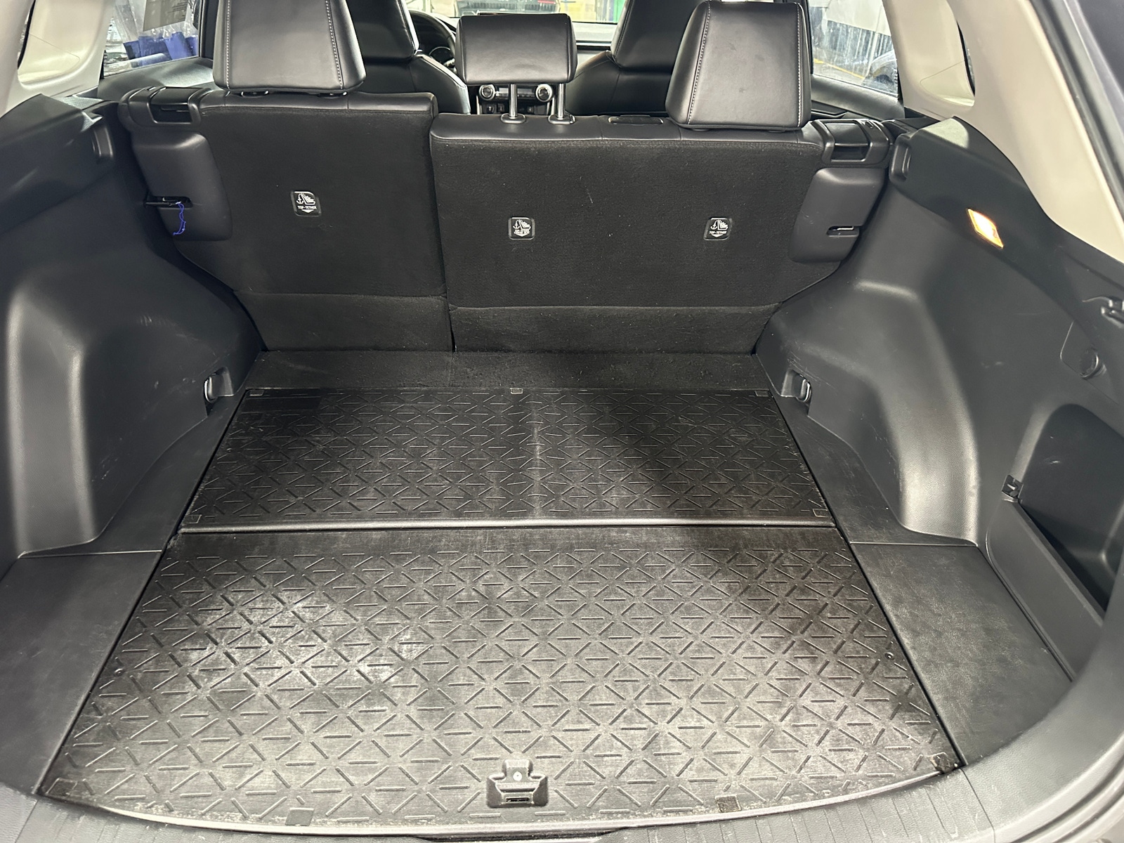 Thumbnail: 2019 Toyota RAV4 - 6
