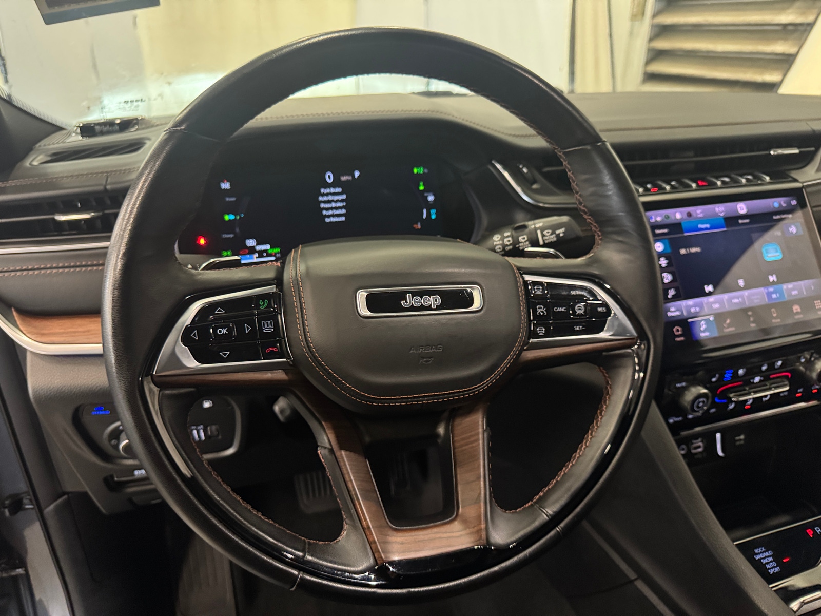 Thumbnail: 2022 Jeep Grand Cherokee - 4
