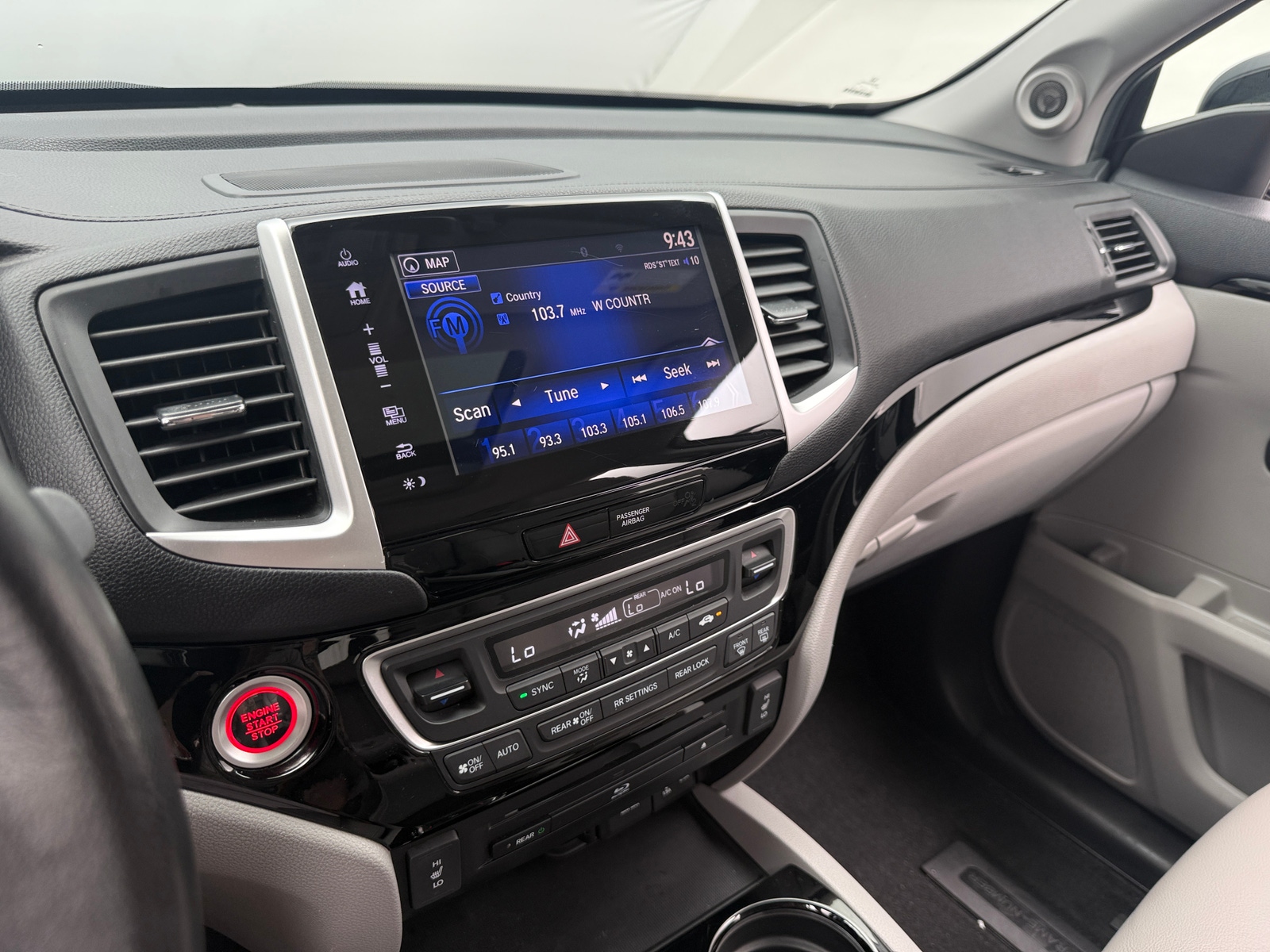 Thumbnail: 2017 Honda Pilot - 3