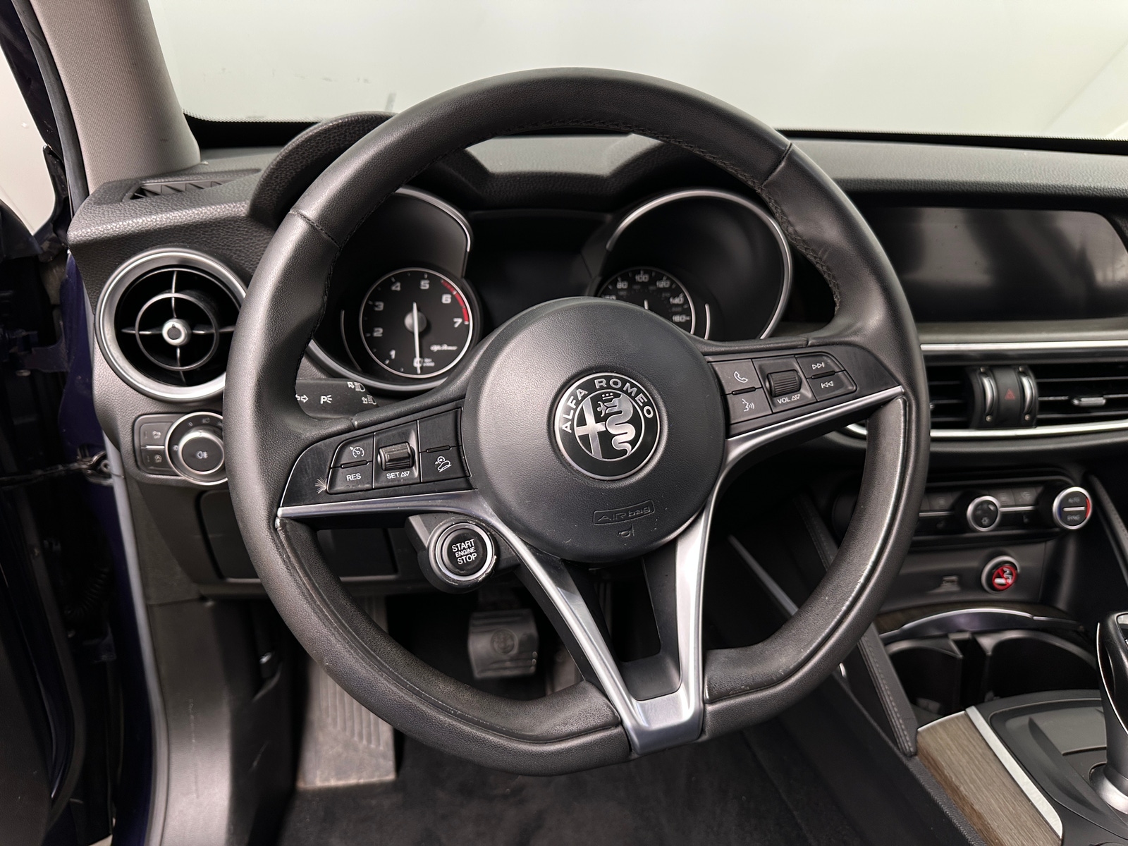 Thumbnail: 2018 Alfa Romeo Stelvio - 4