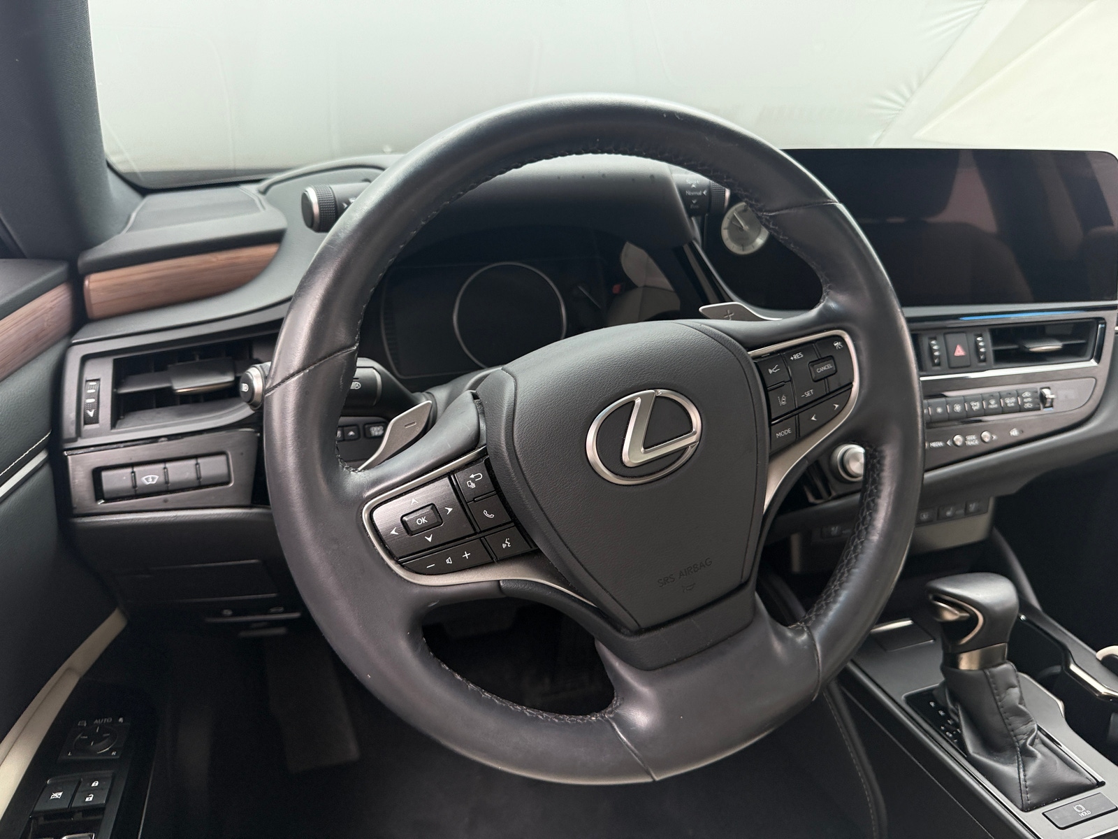 Thumbnail: 2023 Lexus ES - 4