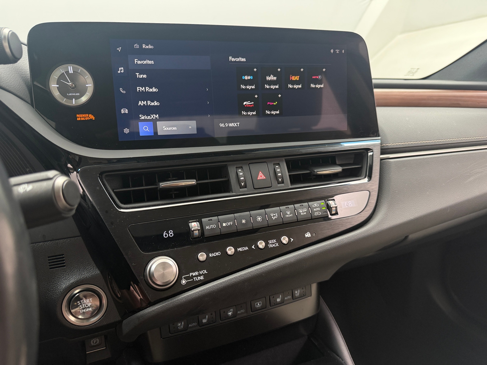 Thumbnail: 2023 Lexus ES - 3