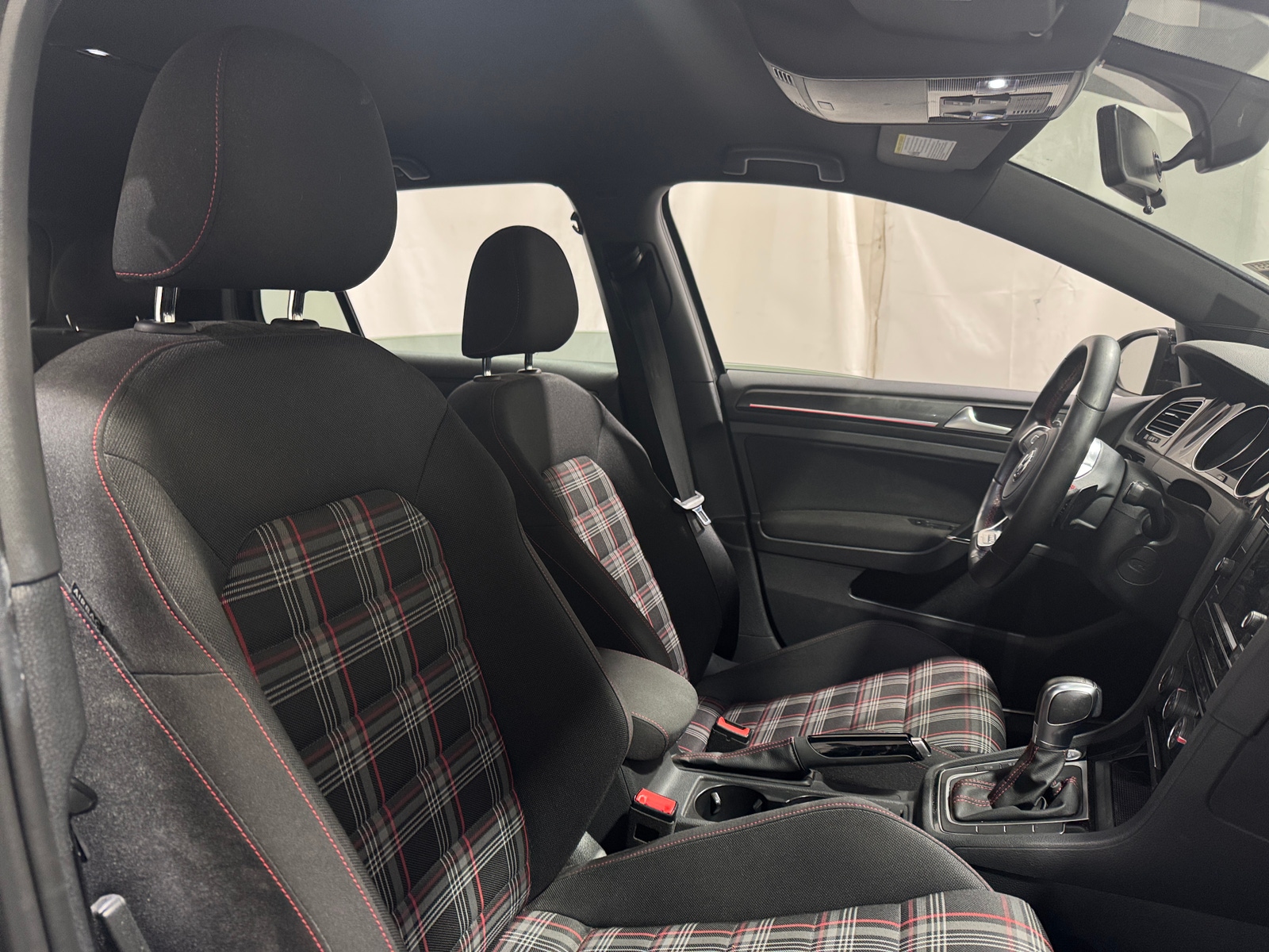 Thumbnail: 2019 Volkswagen Golf - 2
