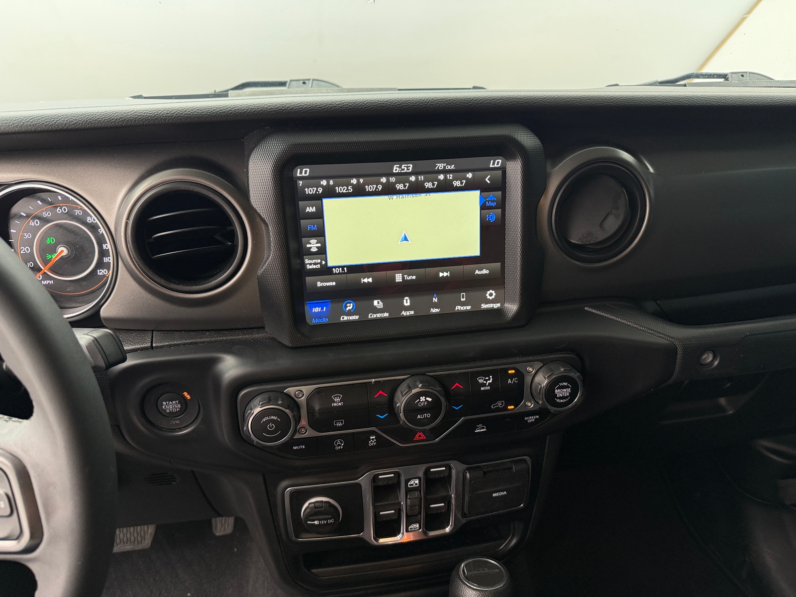 Thumbnail: 2023 Jeep Gladiator - 4