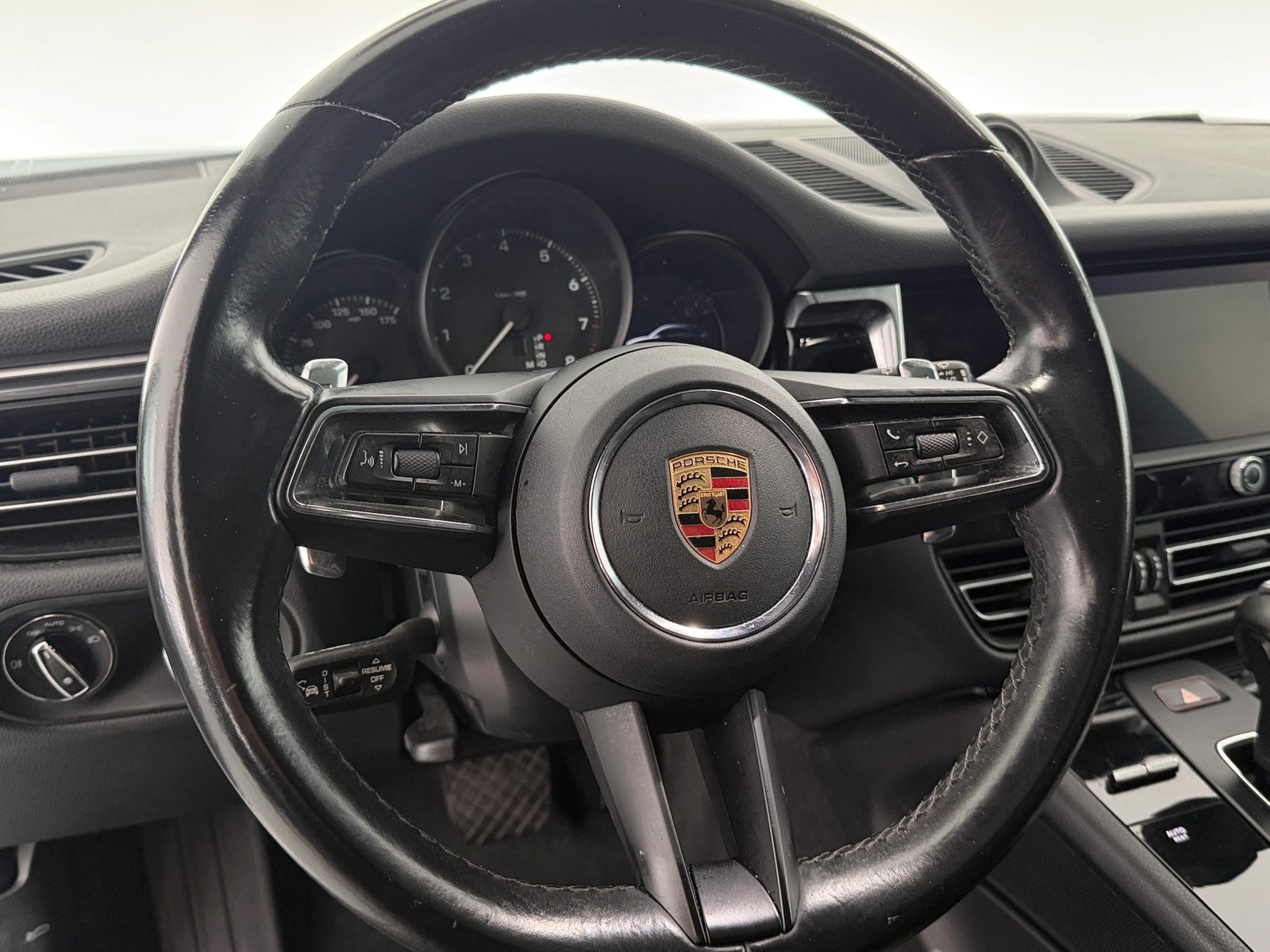 Thumbnail: 2023 Porsche Macan - 4