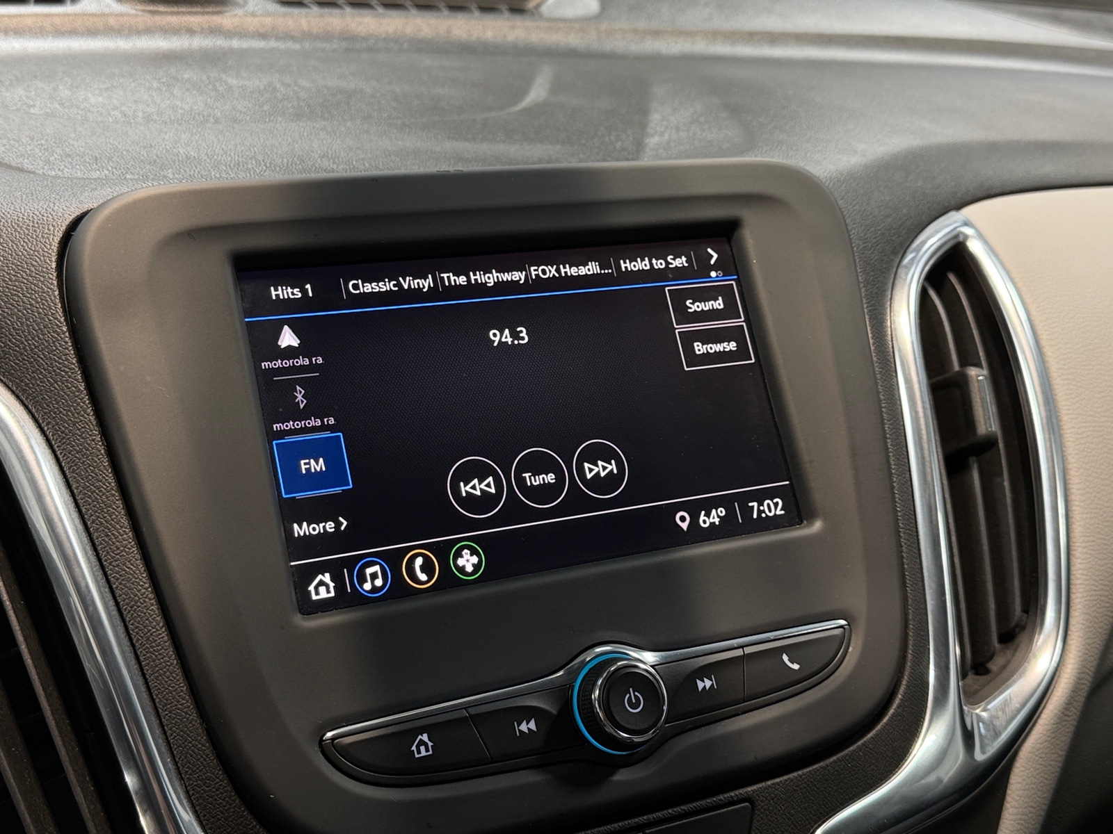 Thumbnail: 2022 Chevrolet Equinox - 4